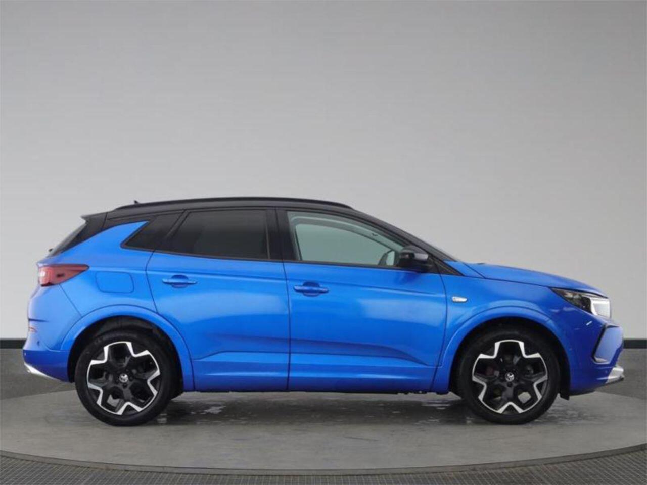 Vauxhall Grandland view 2
