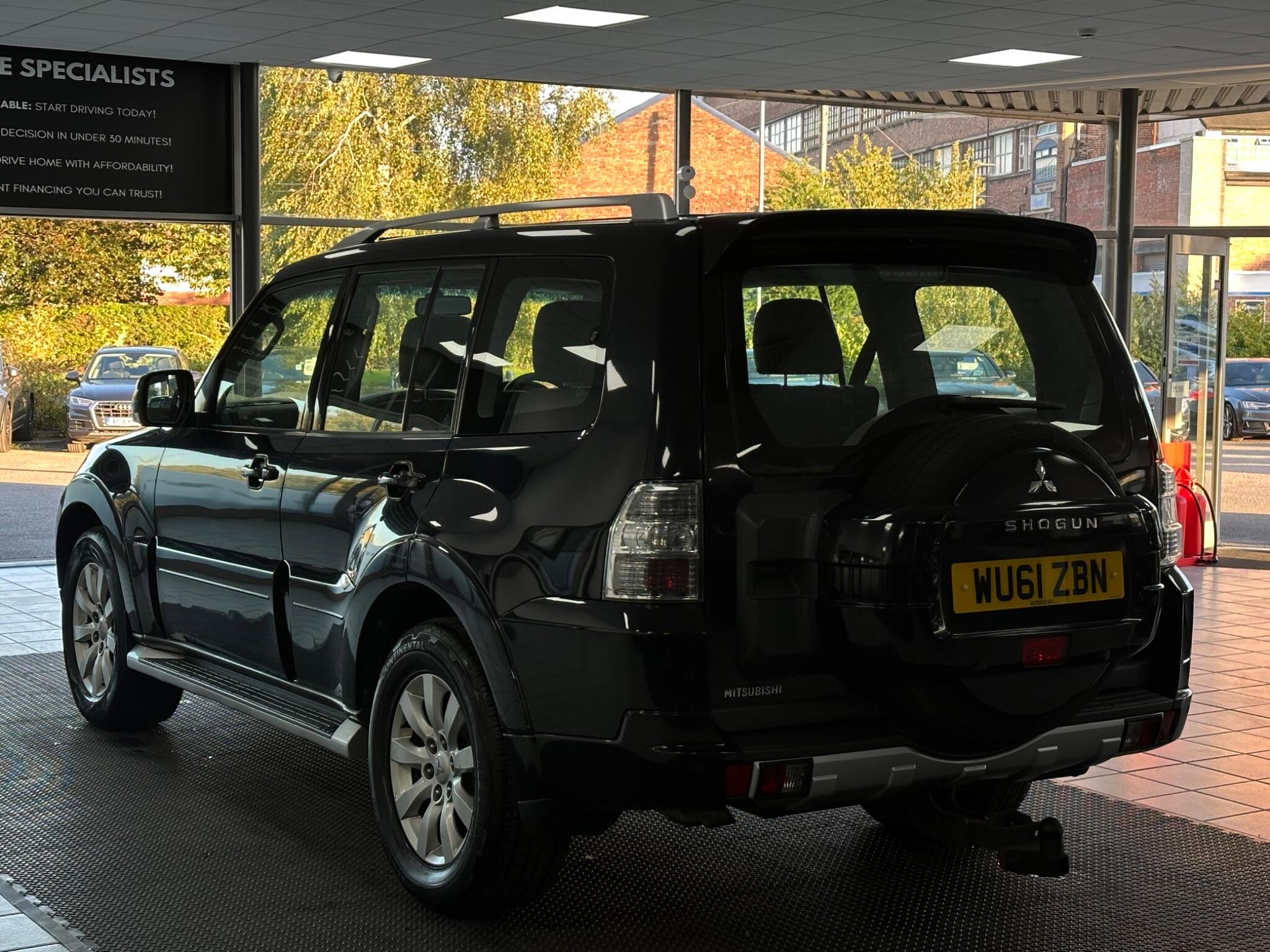 Mitsubishi Shogun view 10