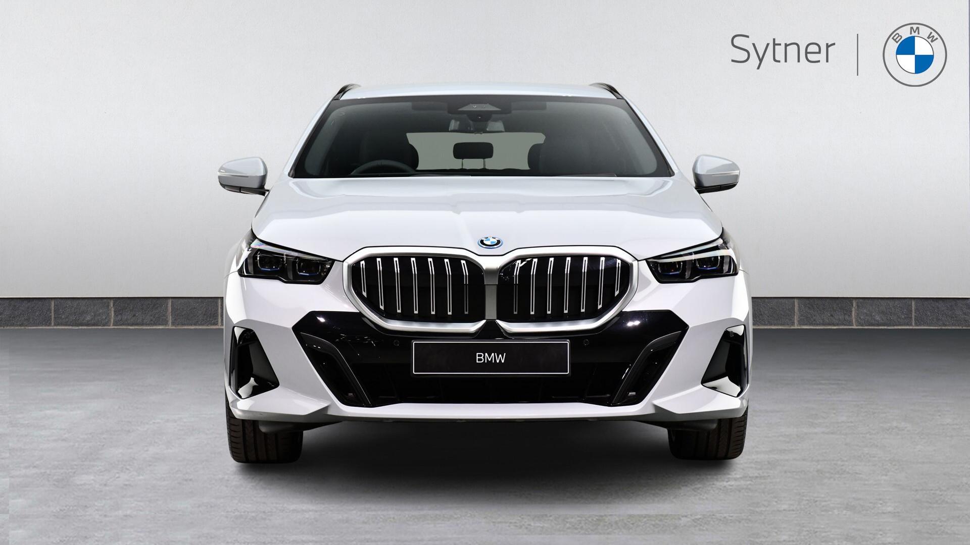 BMW 5 Series view 16