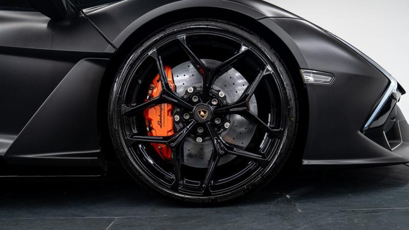 Lamborghini Revuelto view 13