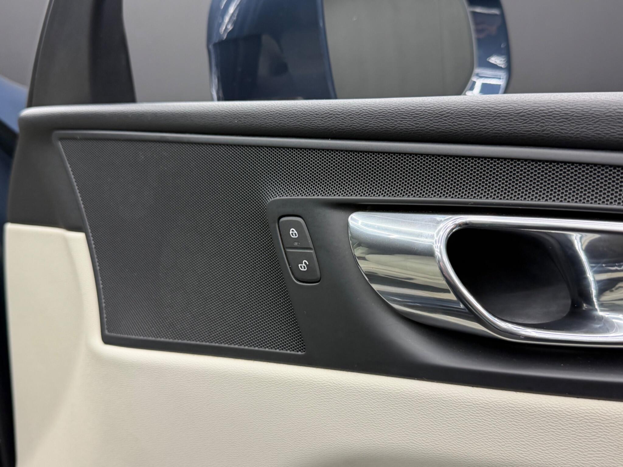 Volvo XC60 view 34