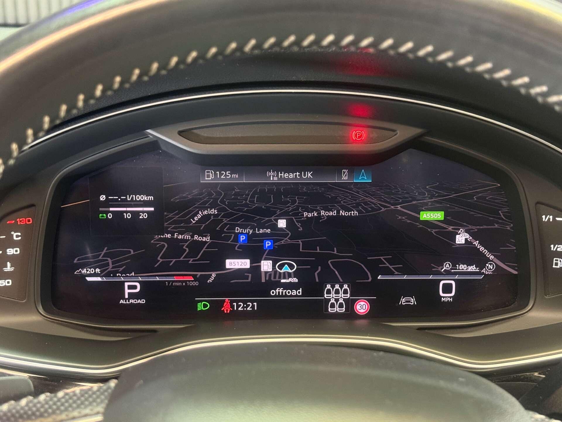 Audi SQ7 view 45