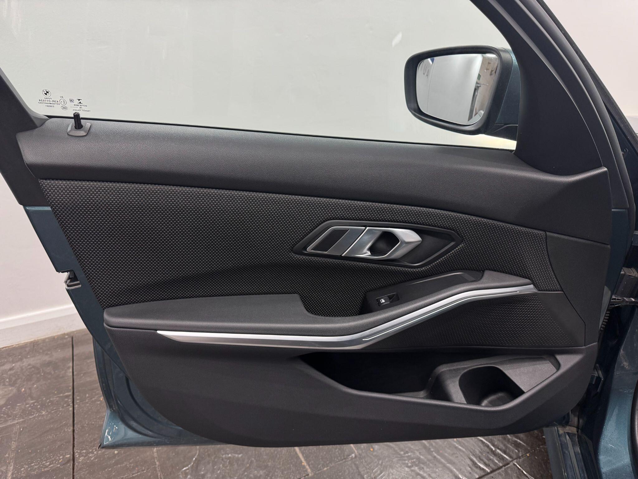 BMW 3 Series view 55