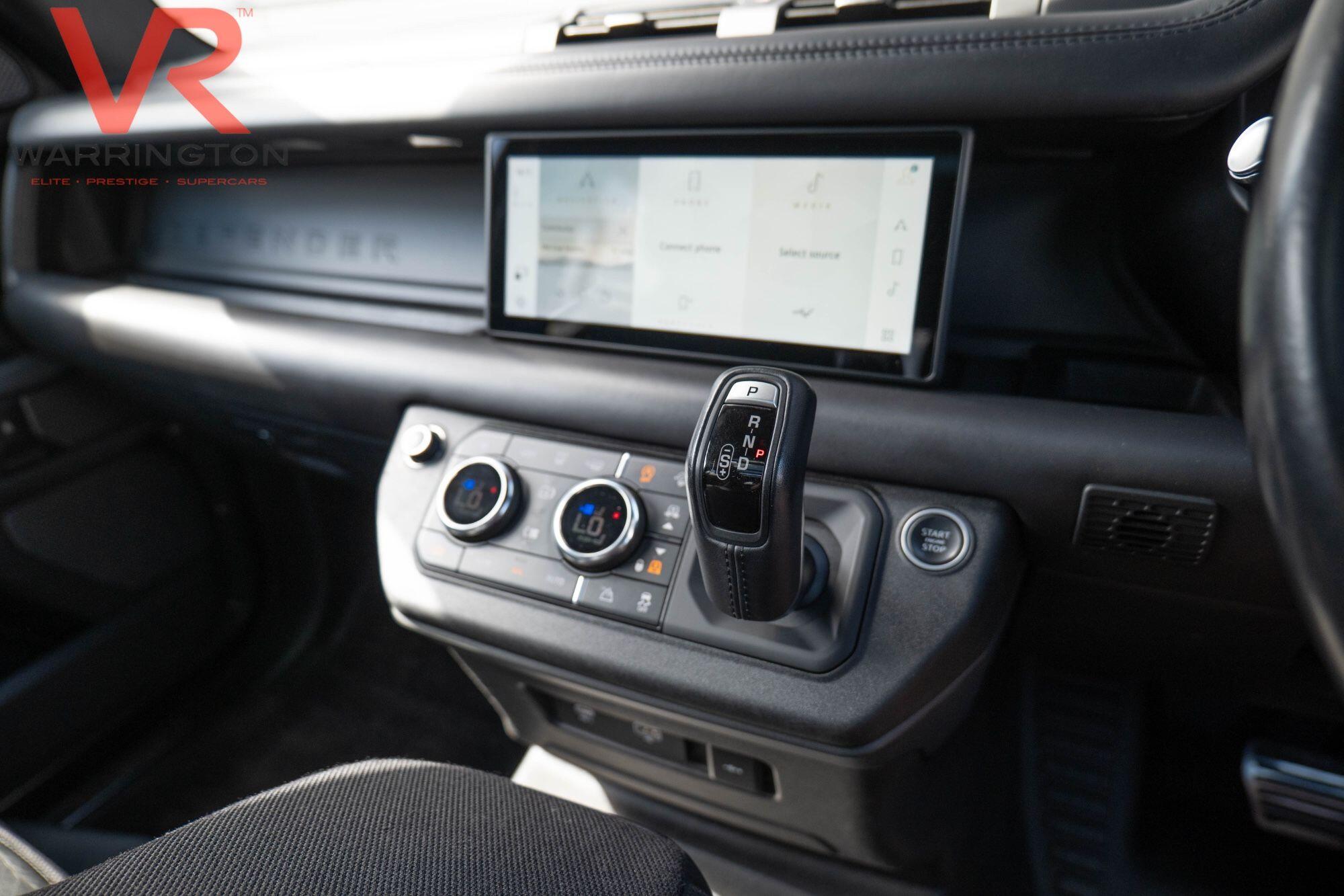 Land Rover Defender 110 view 25