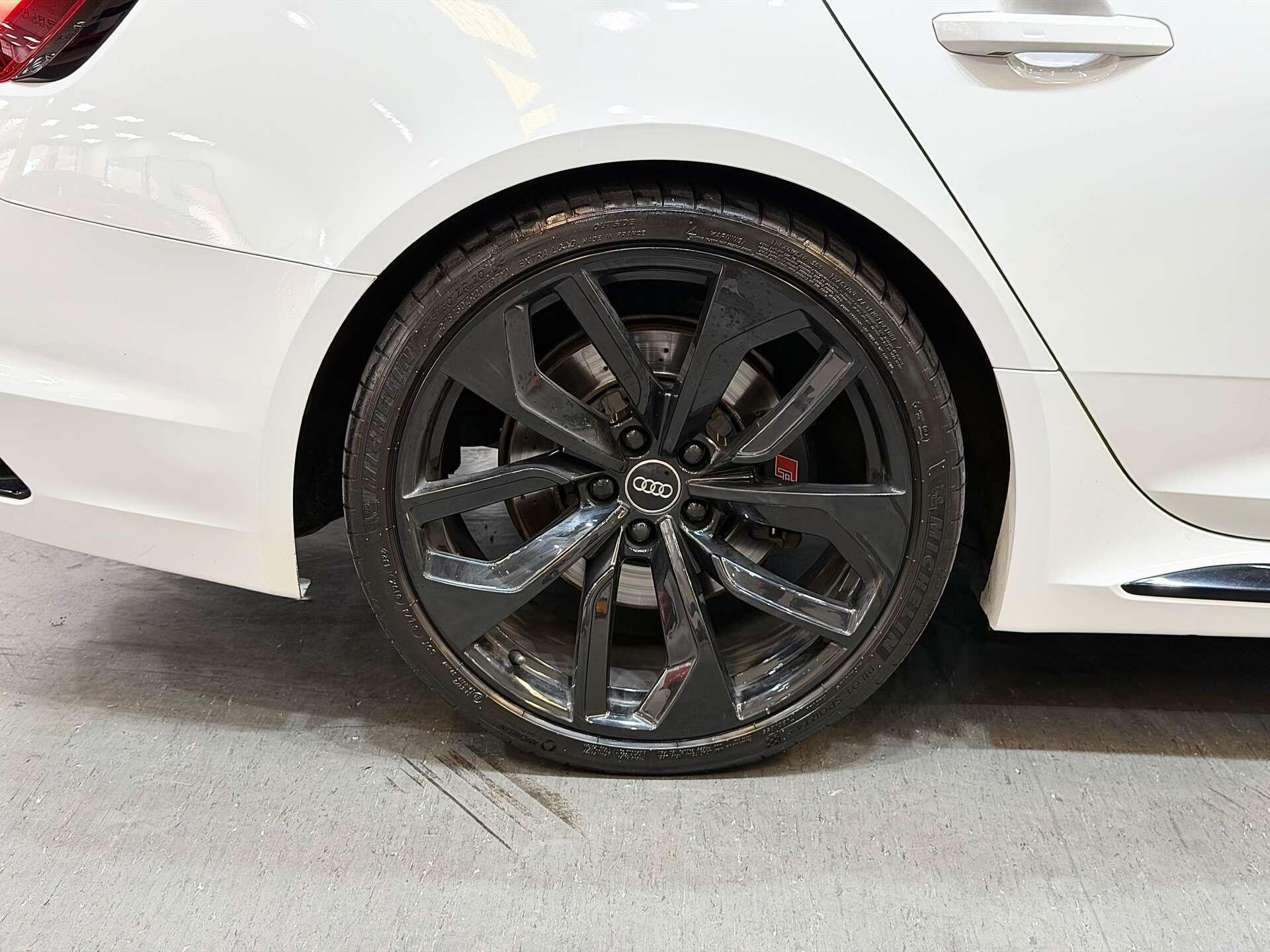Audi RS4 view 32