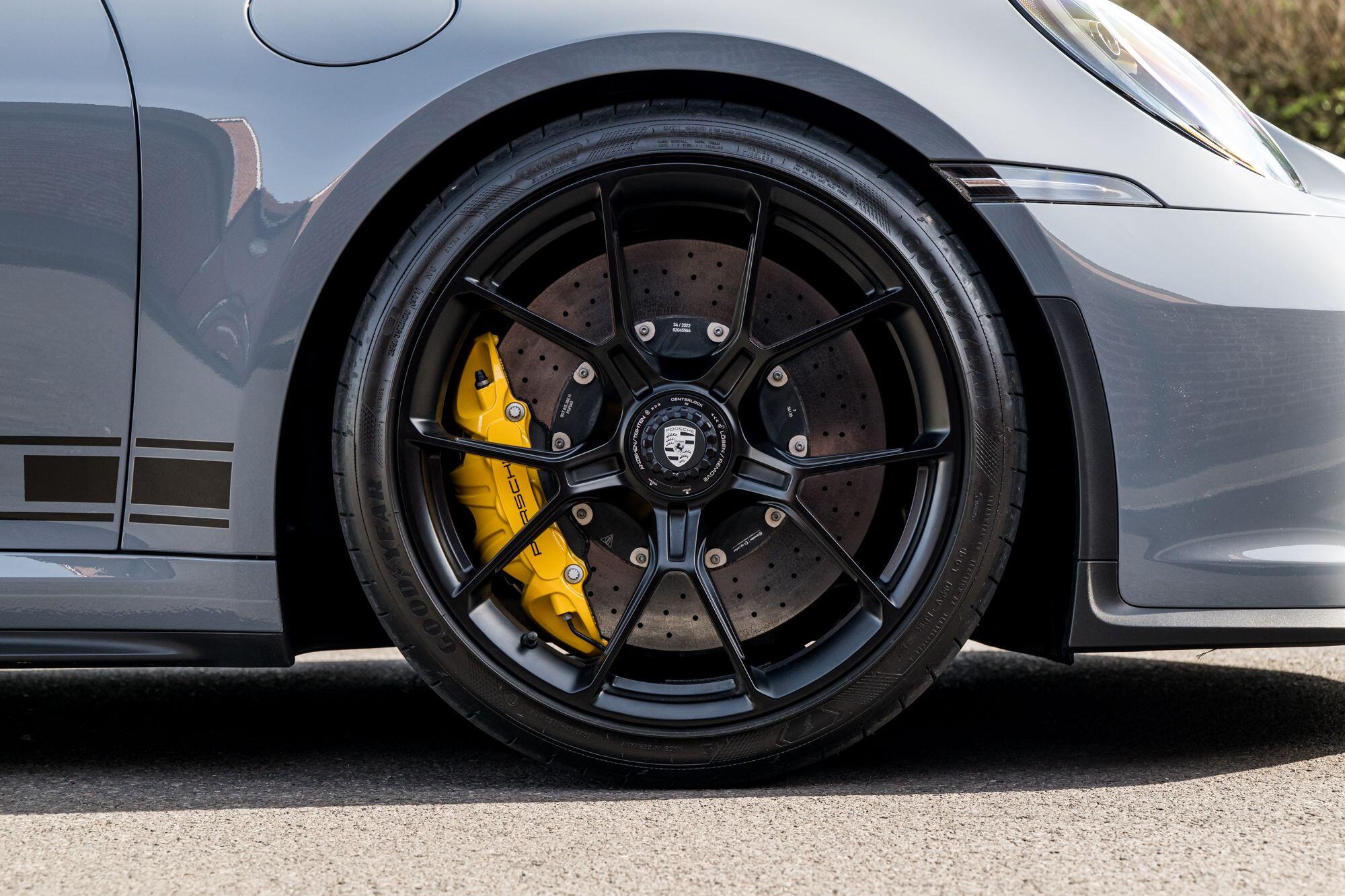 Porsche 911 view 44