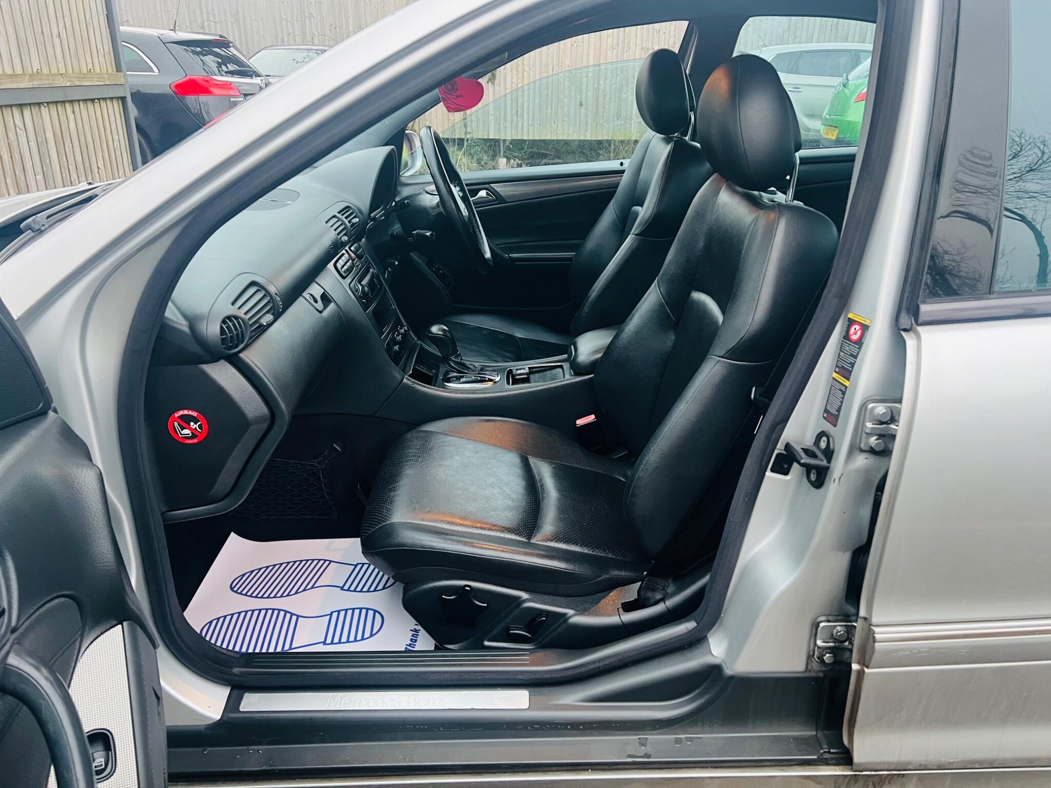 2004 Mercedes-Benz C Class image 12
