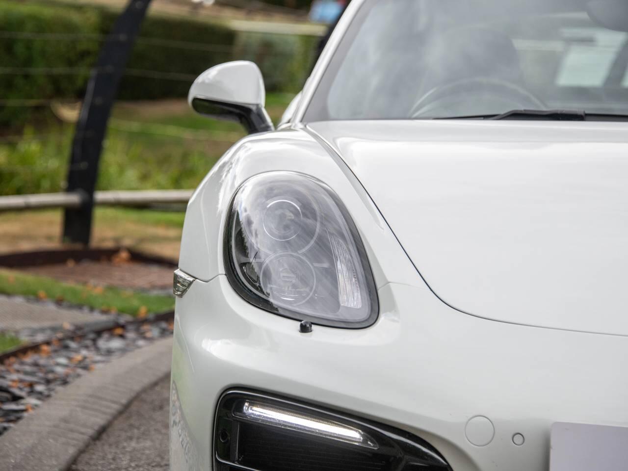 Porsche Cayman view 55