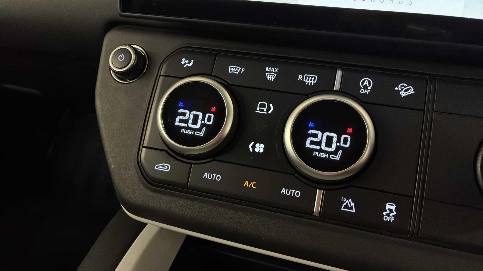 Land Rover Defender view 30