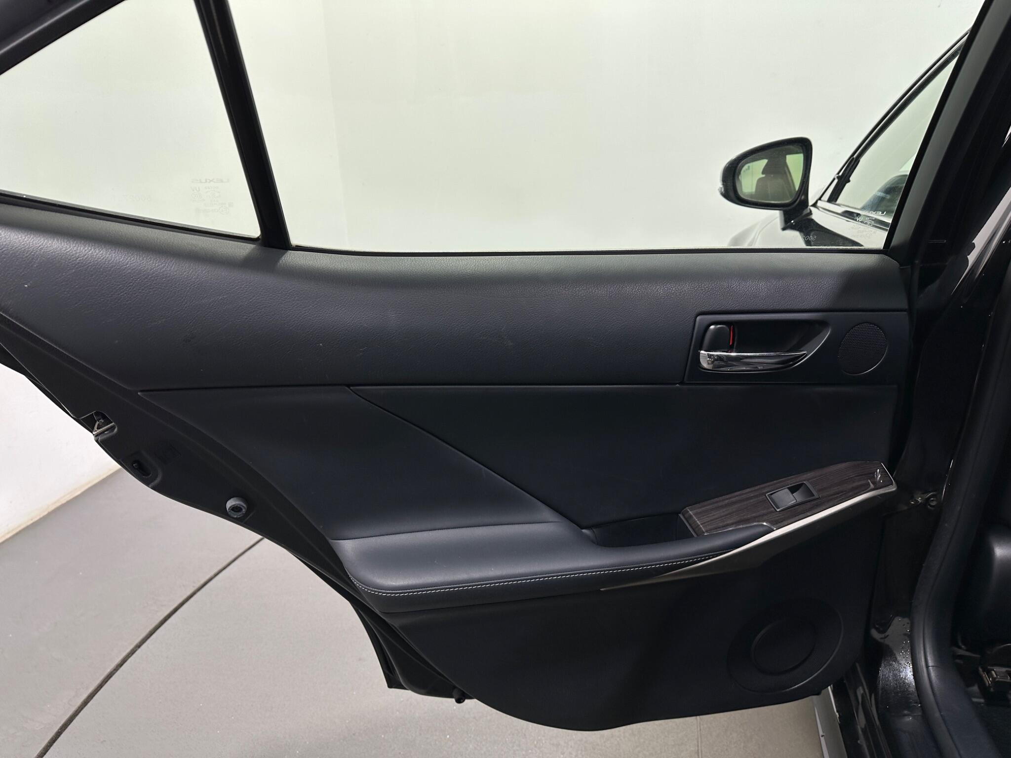 Lexus Is view 42
