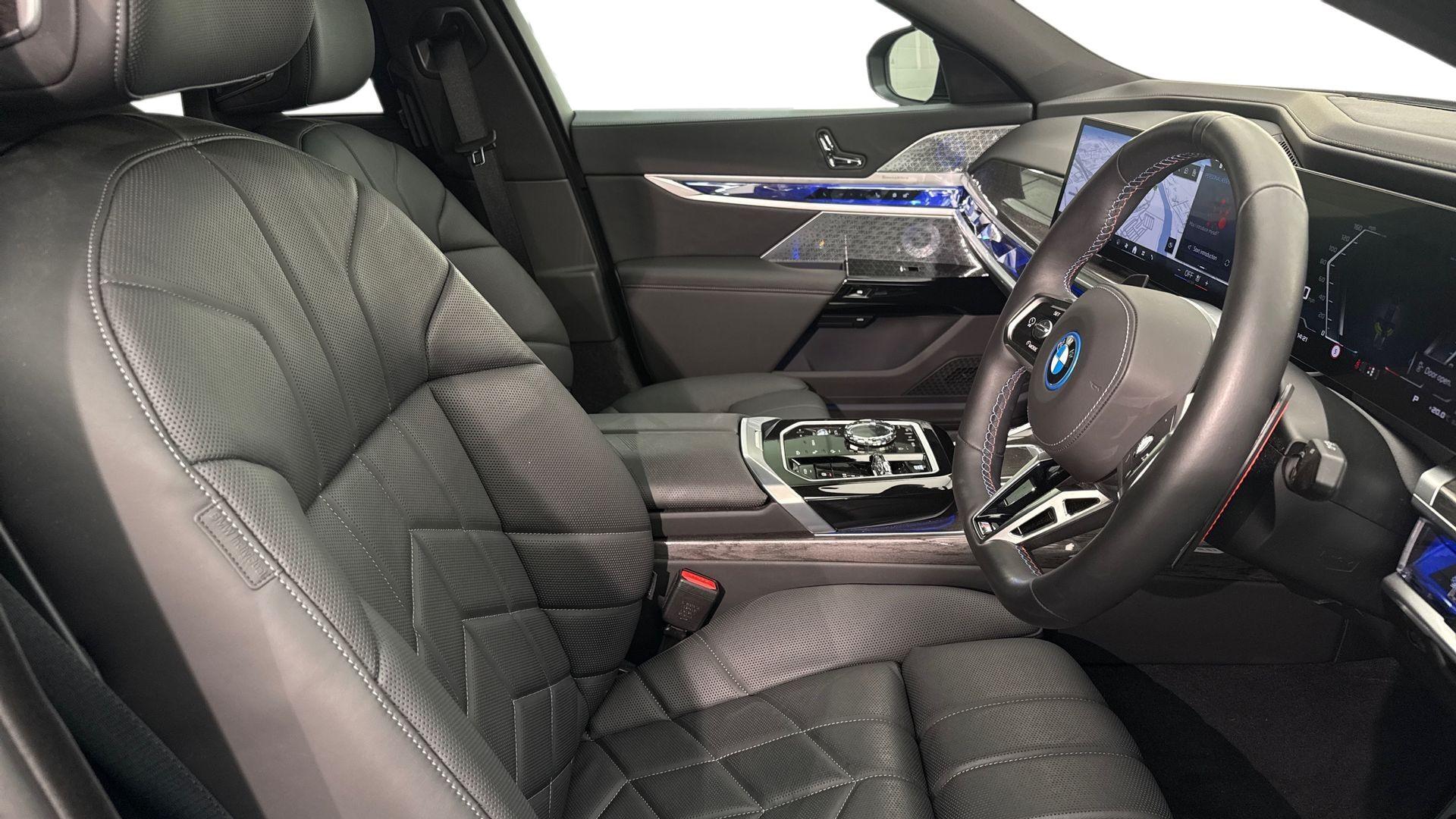 BMW 7 Series view 11