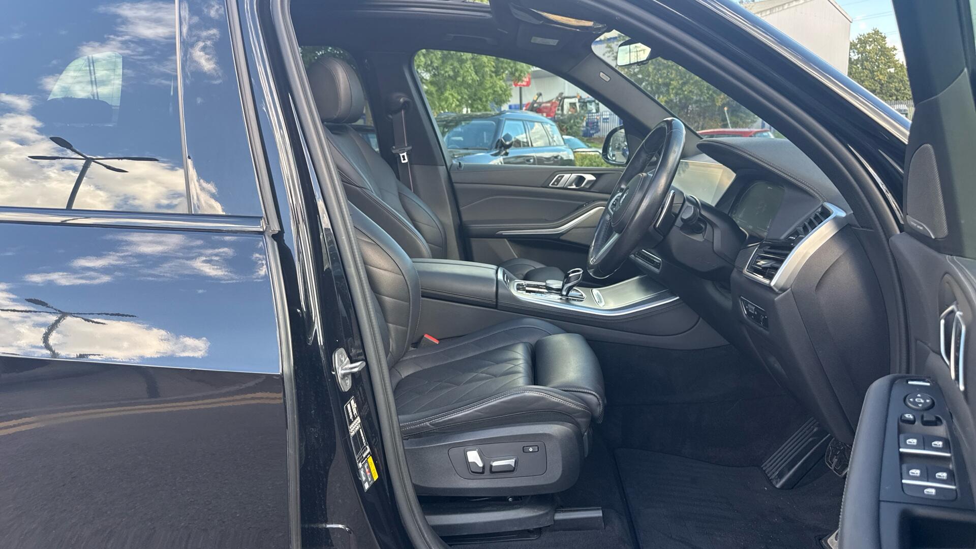 BMW X5 view 11