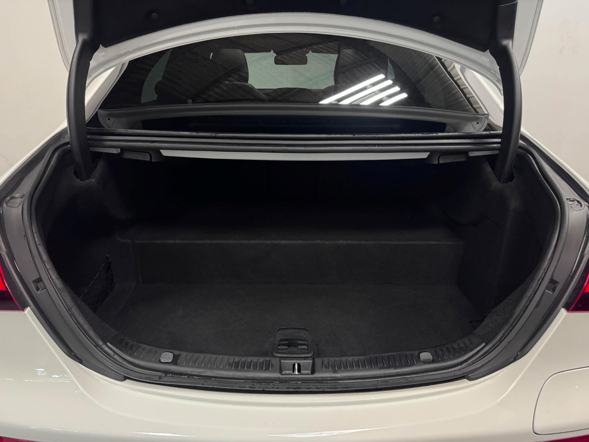 Mercedes-Benz E-Class view 7
