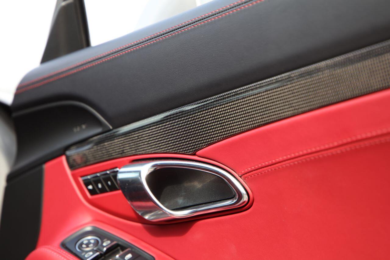 Porsche 911 view 39
