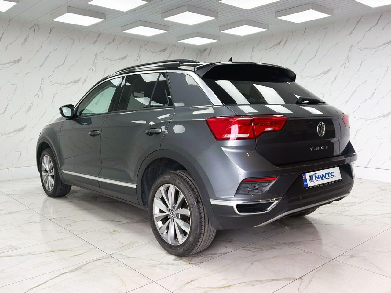 Volkswagen T-Roc view 11