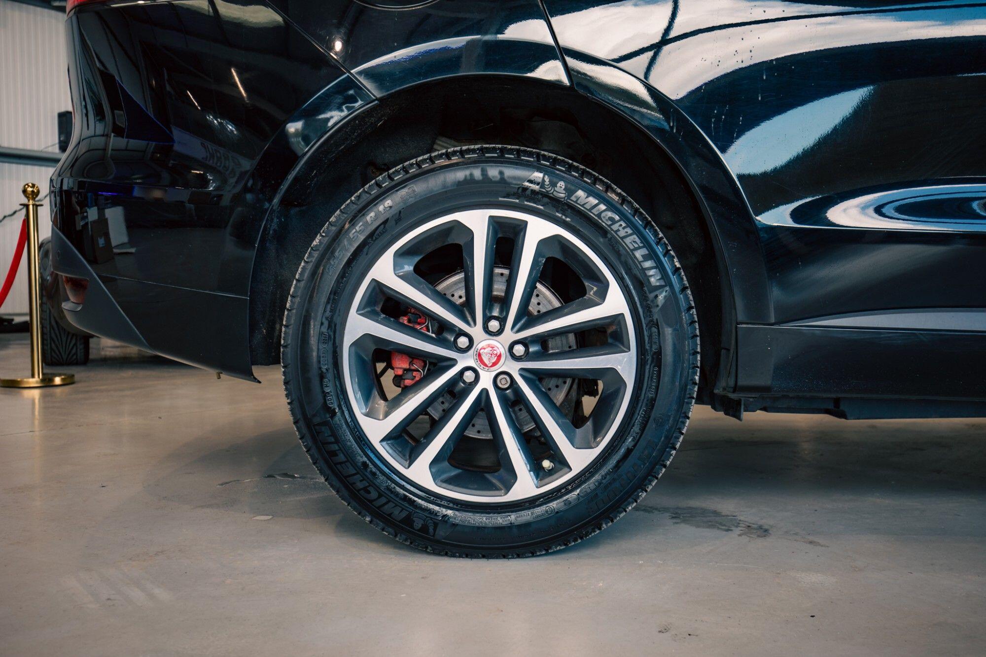 Jaguar F-Pace view 8