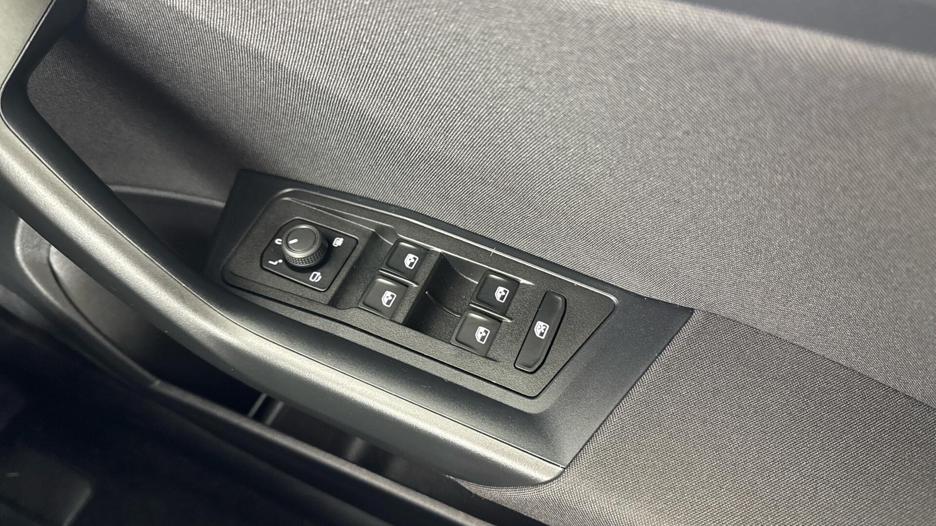 Volkswagen T-Roc view 42