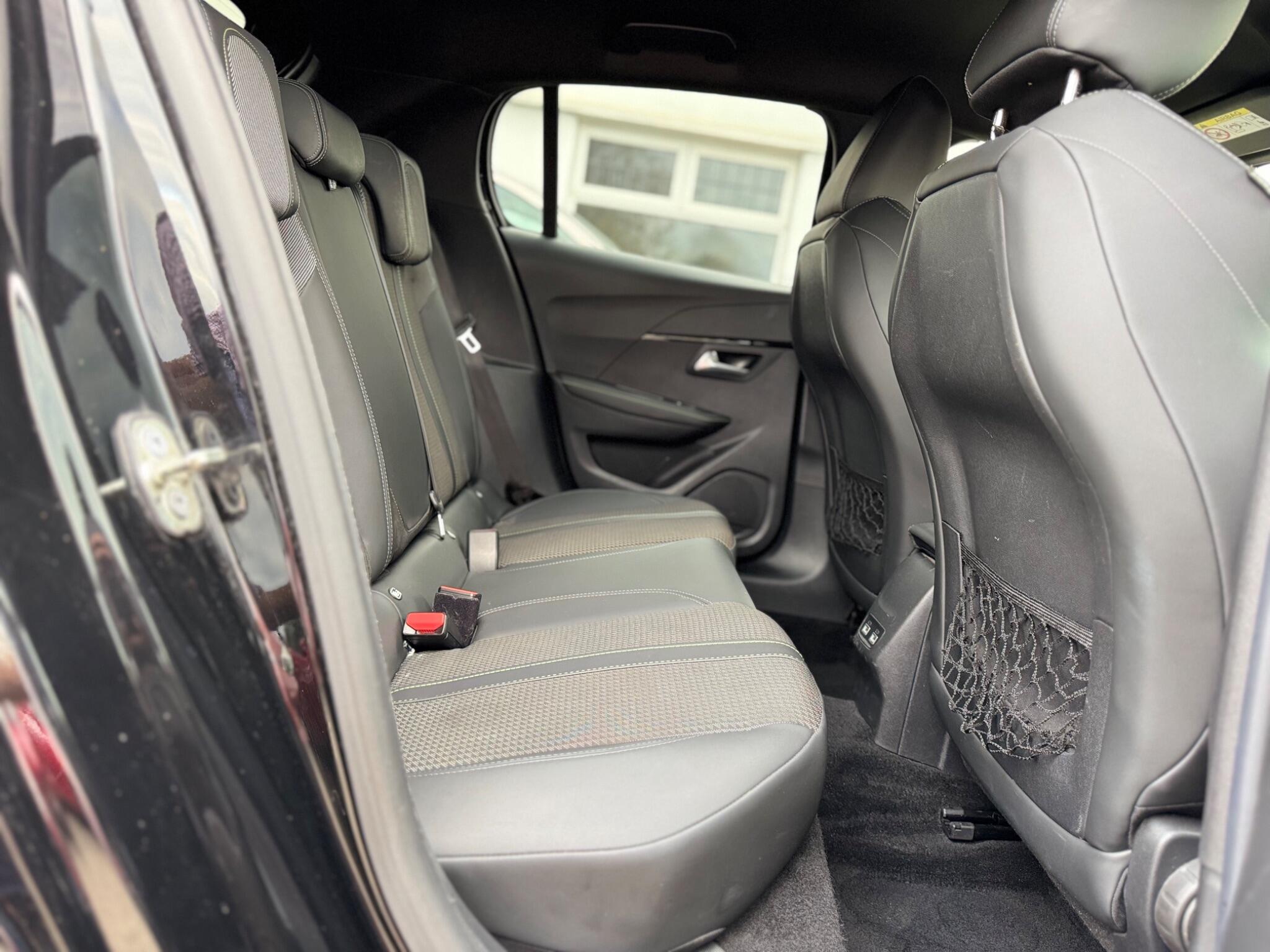 Peugeot e-208 view 23