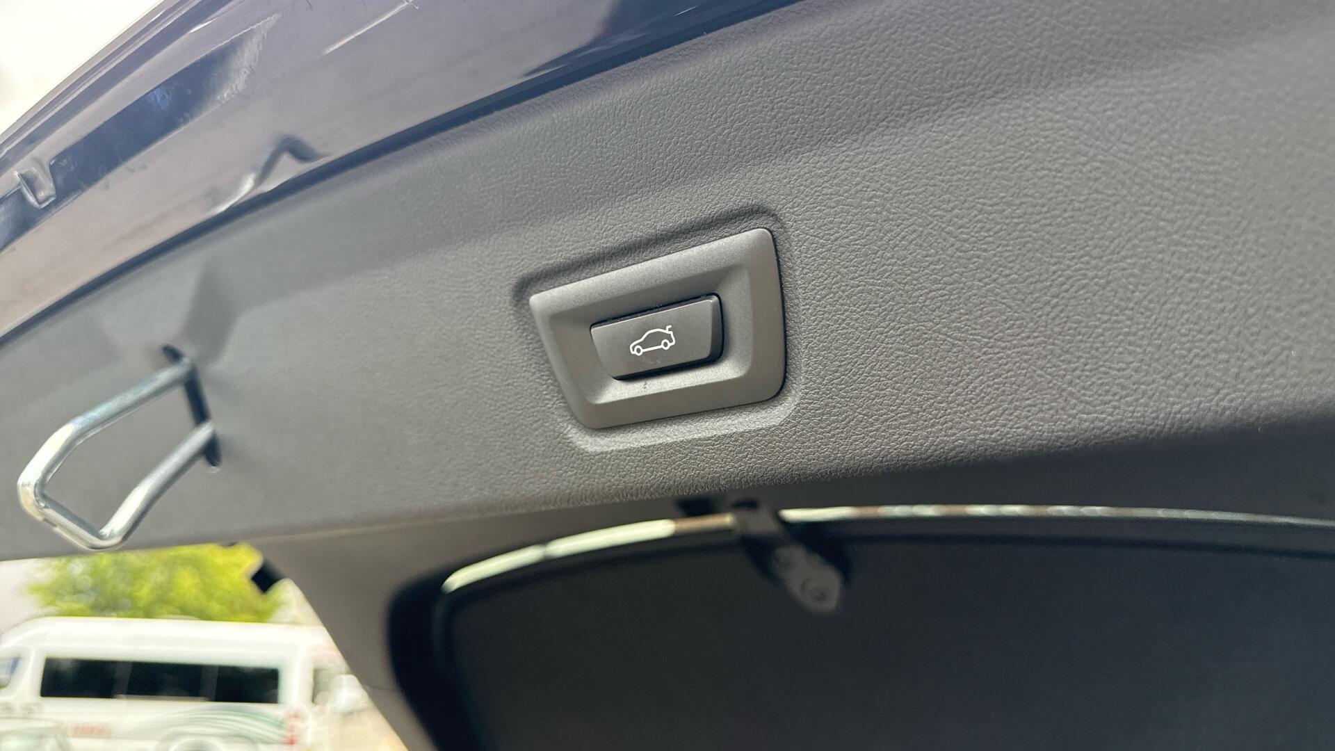 BMW i4 view 28