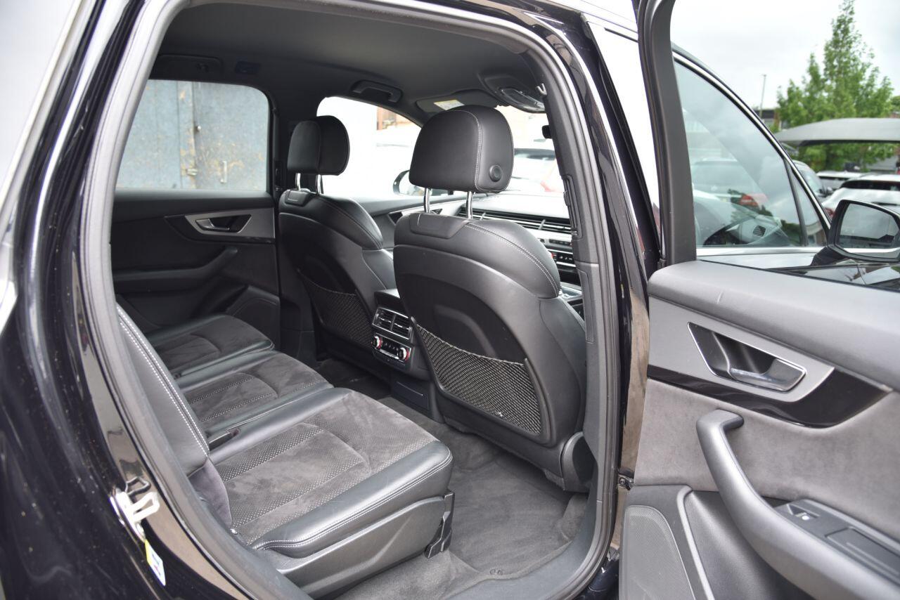 Audi Q7 view 22