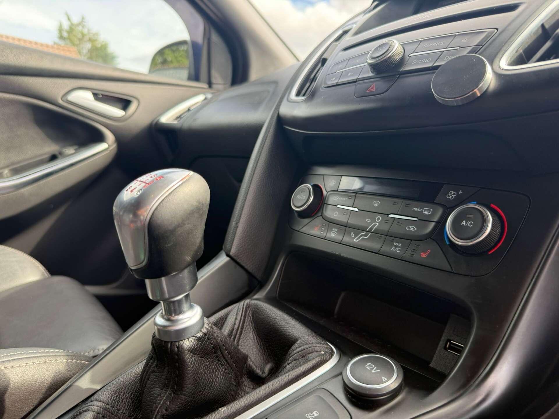 Ford Focus view 29