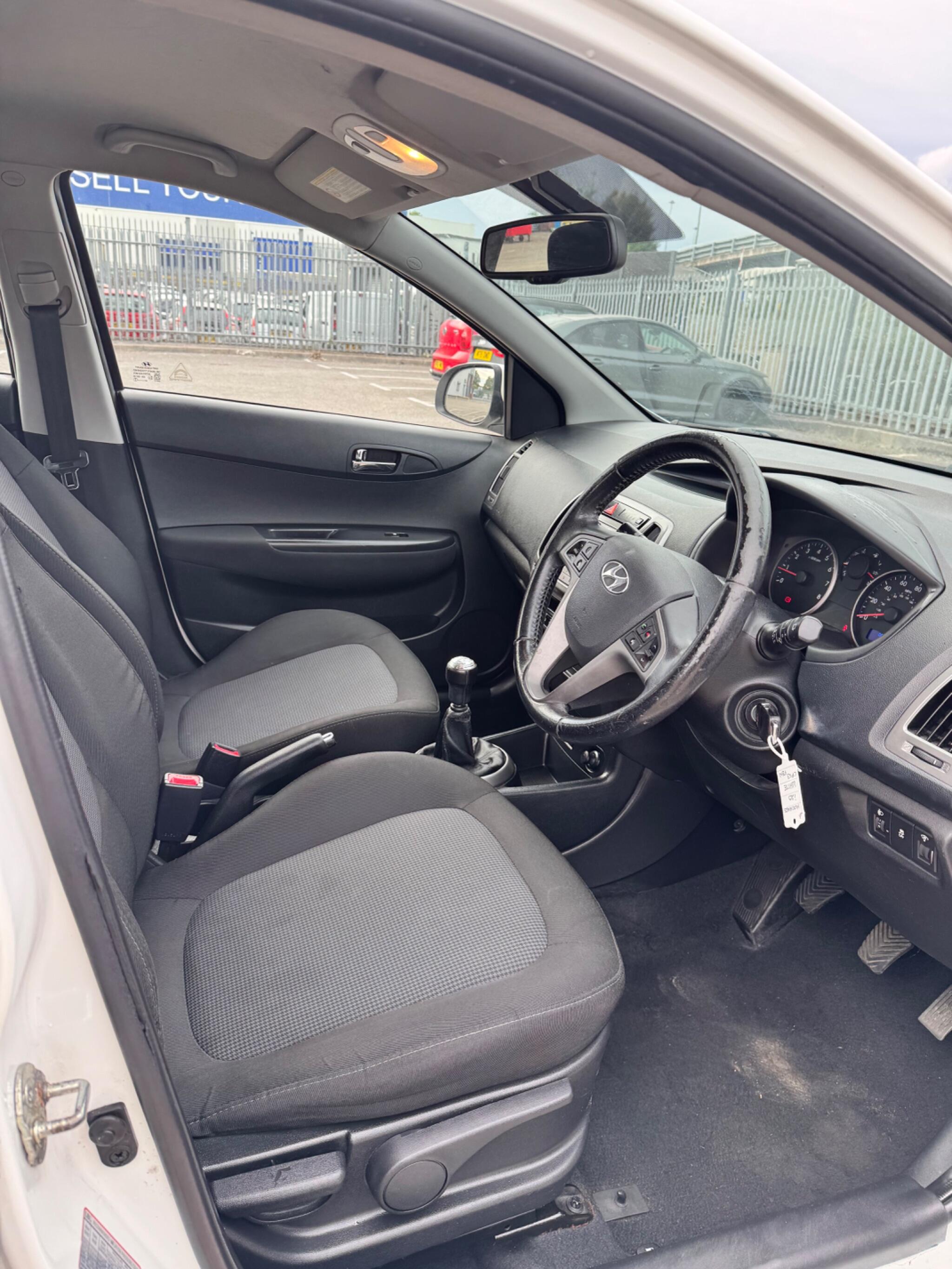 Hyundai i20 view 29