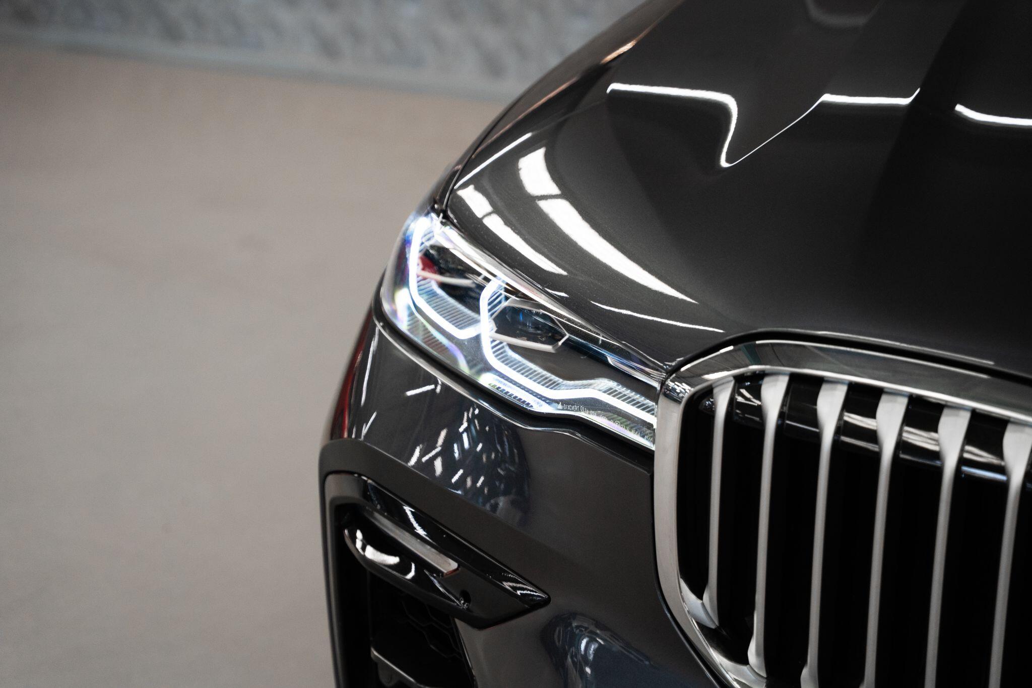 BMW X7 view 49