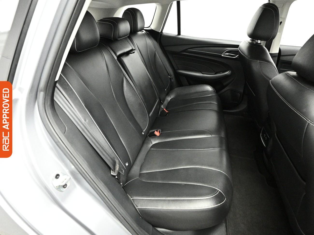 MG MG5 view 13