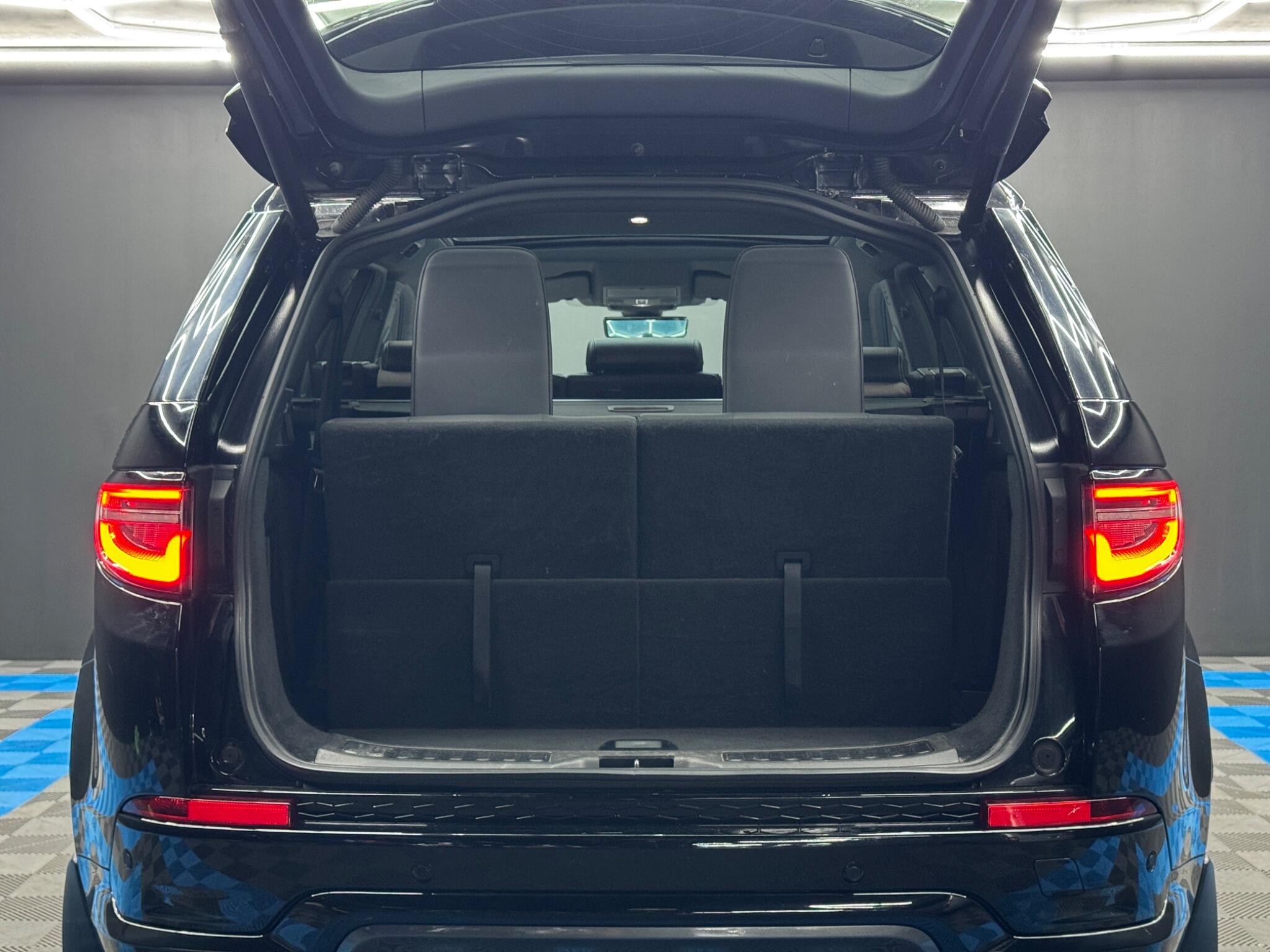 Land Rover Discovery Sport view 43