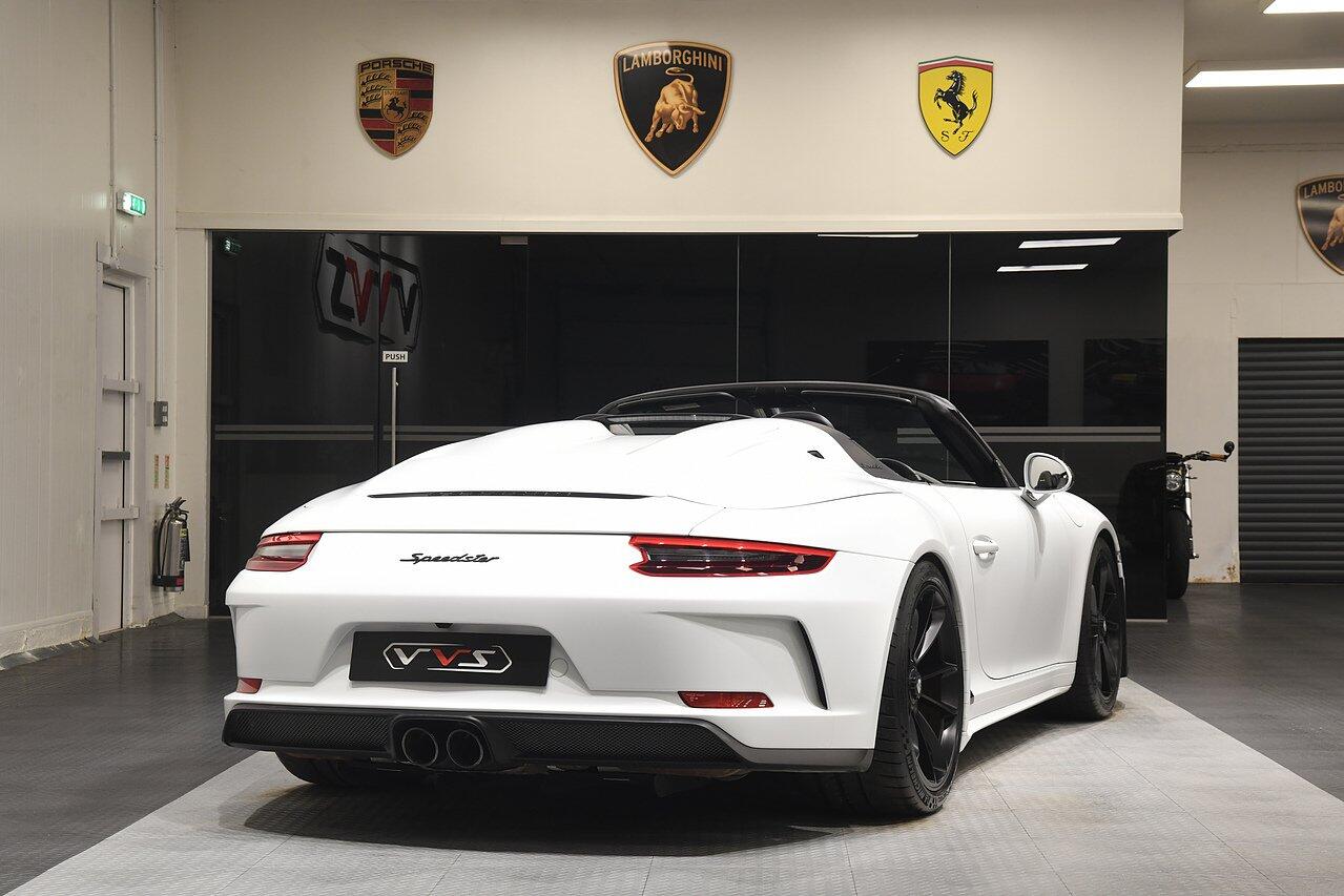 Porsche 911 view 3
