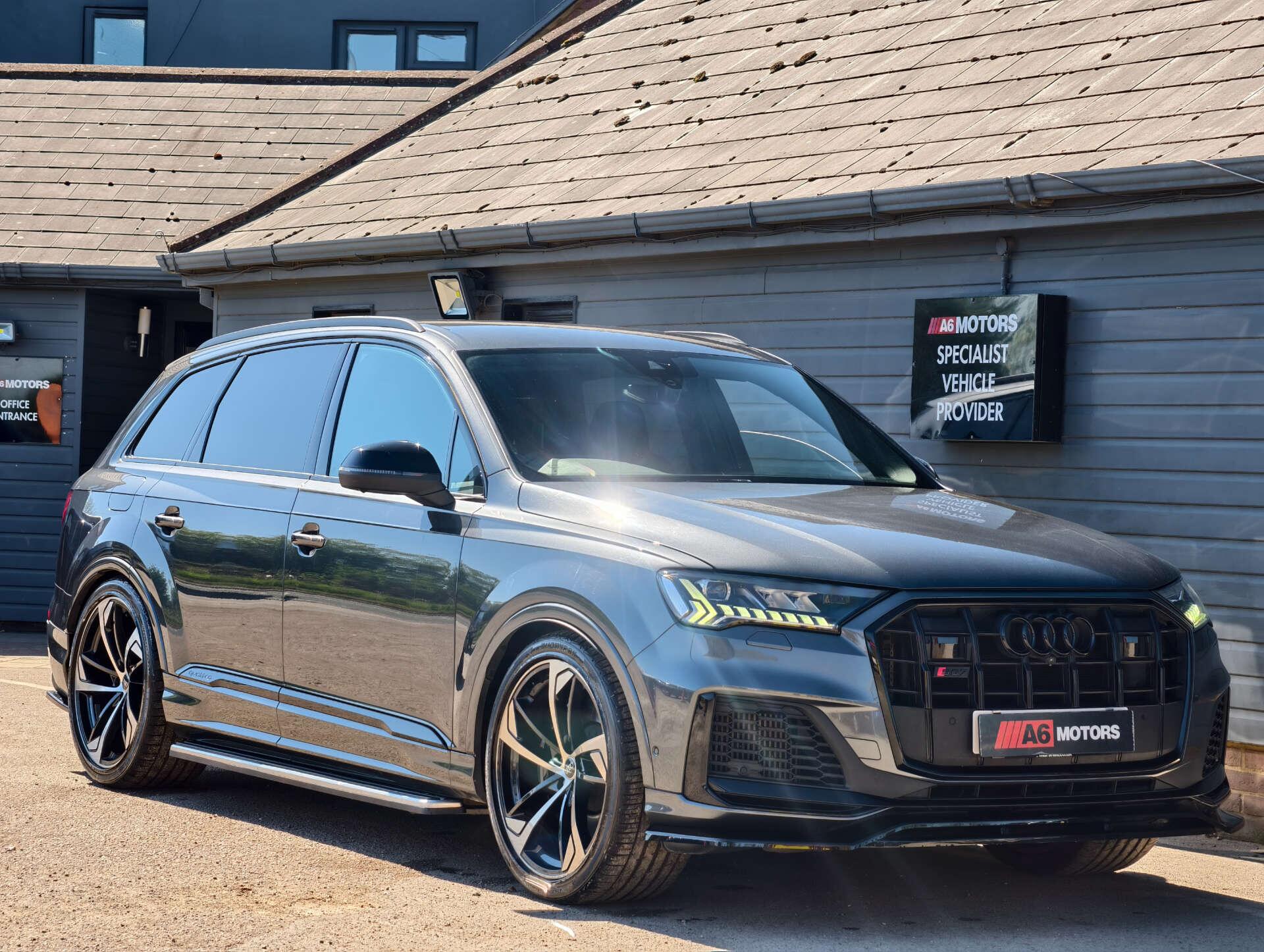 Audi SQ7 view 14