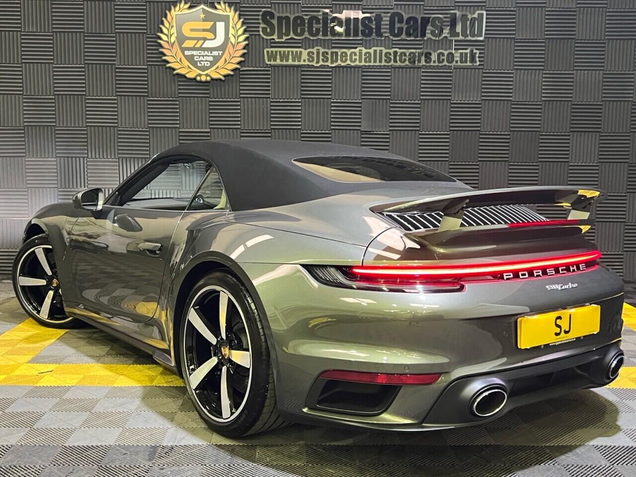 Porsche 911 view 35