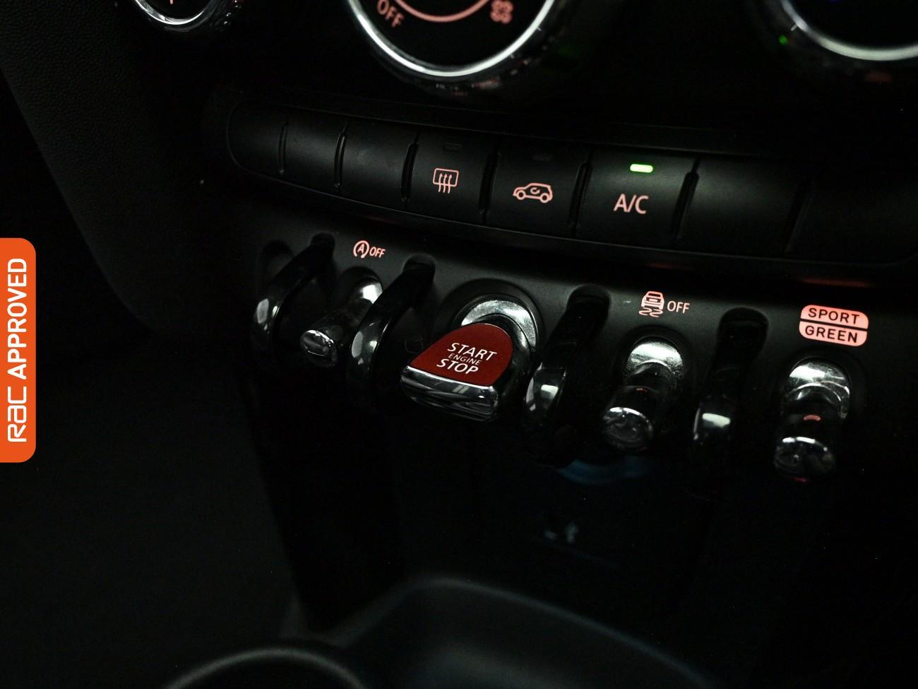 Mini Hatch view 18