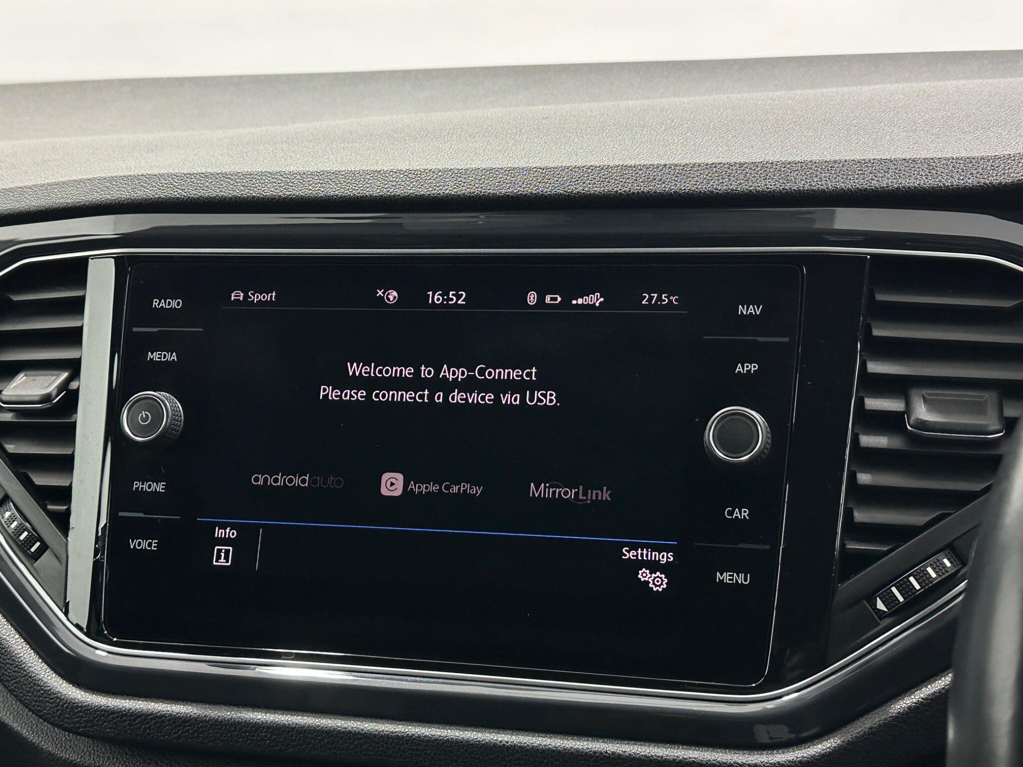 Volkswagen T-Roc view 24