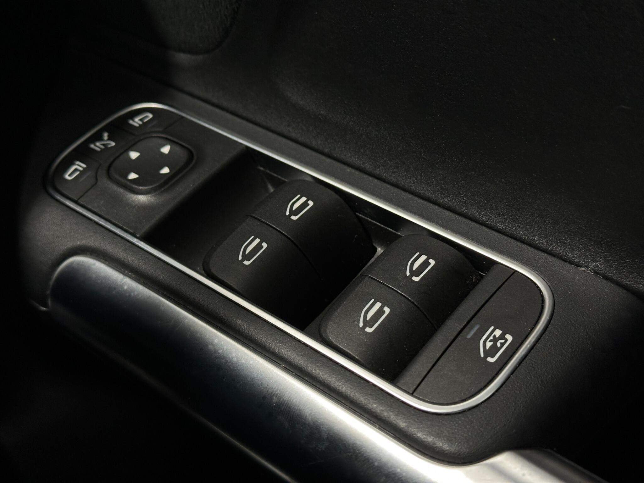 Mercedes-Benz B-Class view 19