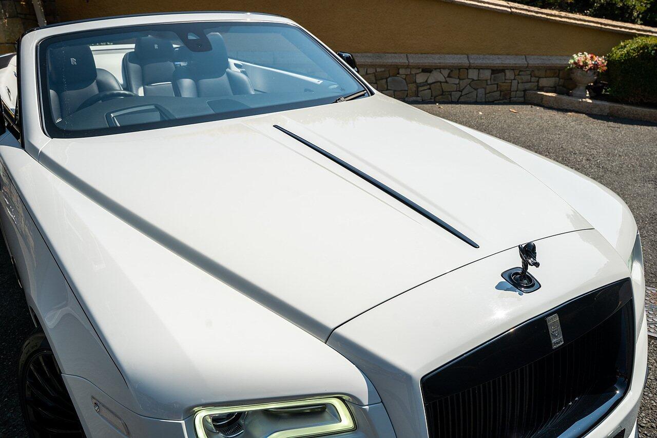 Rolls-Royce Dawn view 34