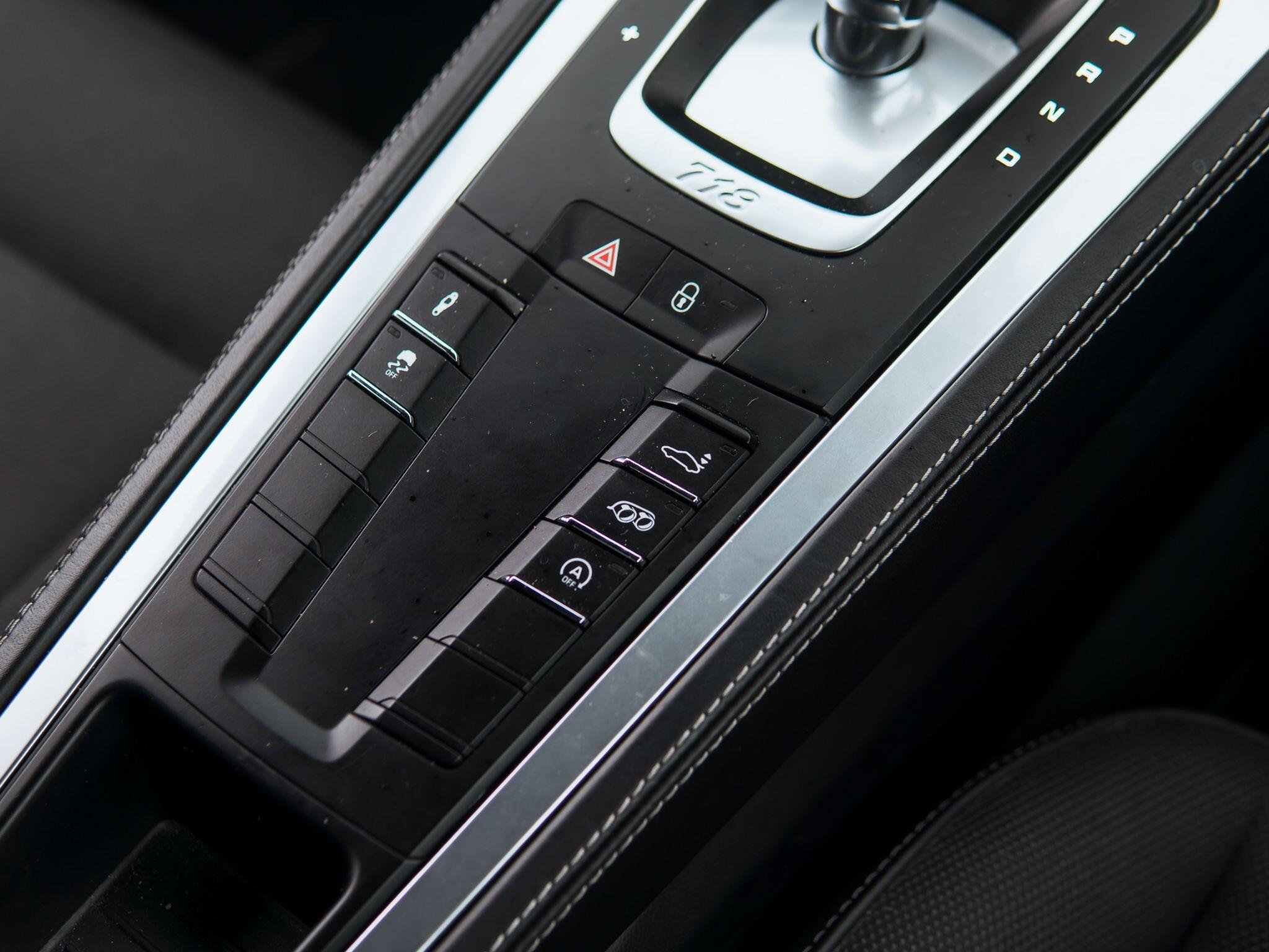 Porsche Cayman view 17