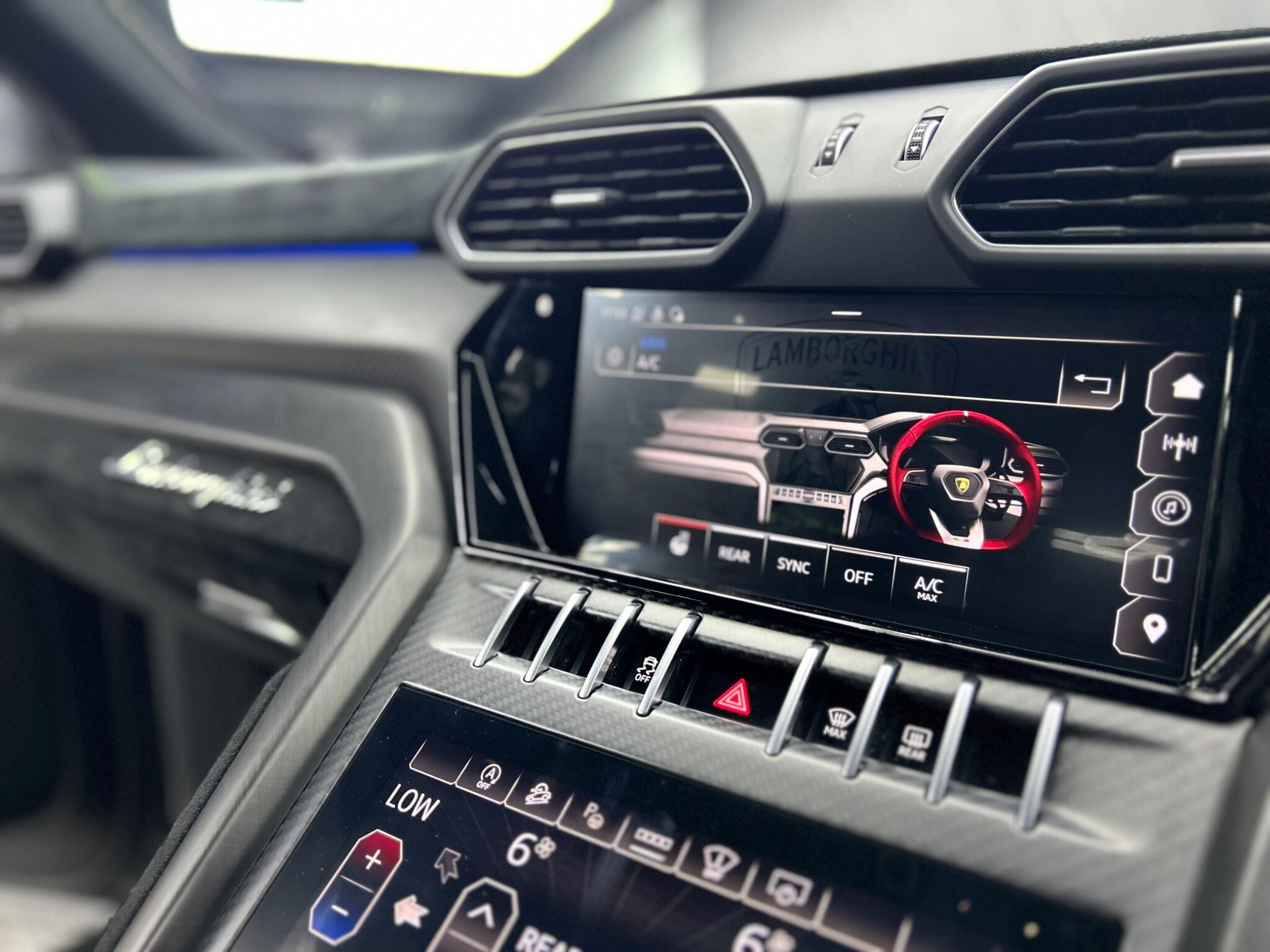 Lamborghini Urus view 66
