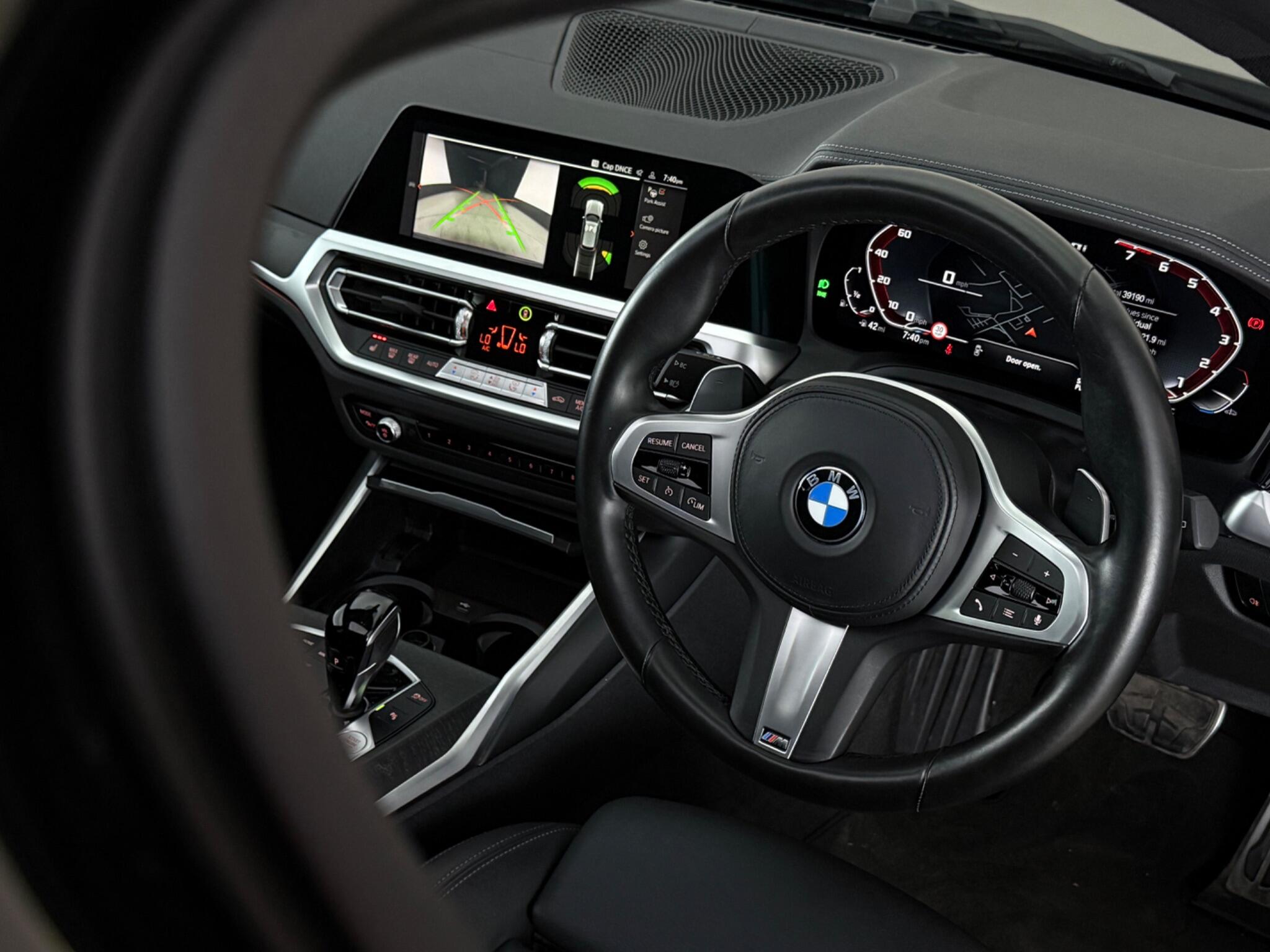 BMW 3 Series view 18