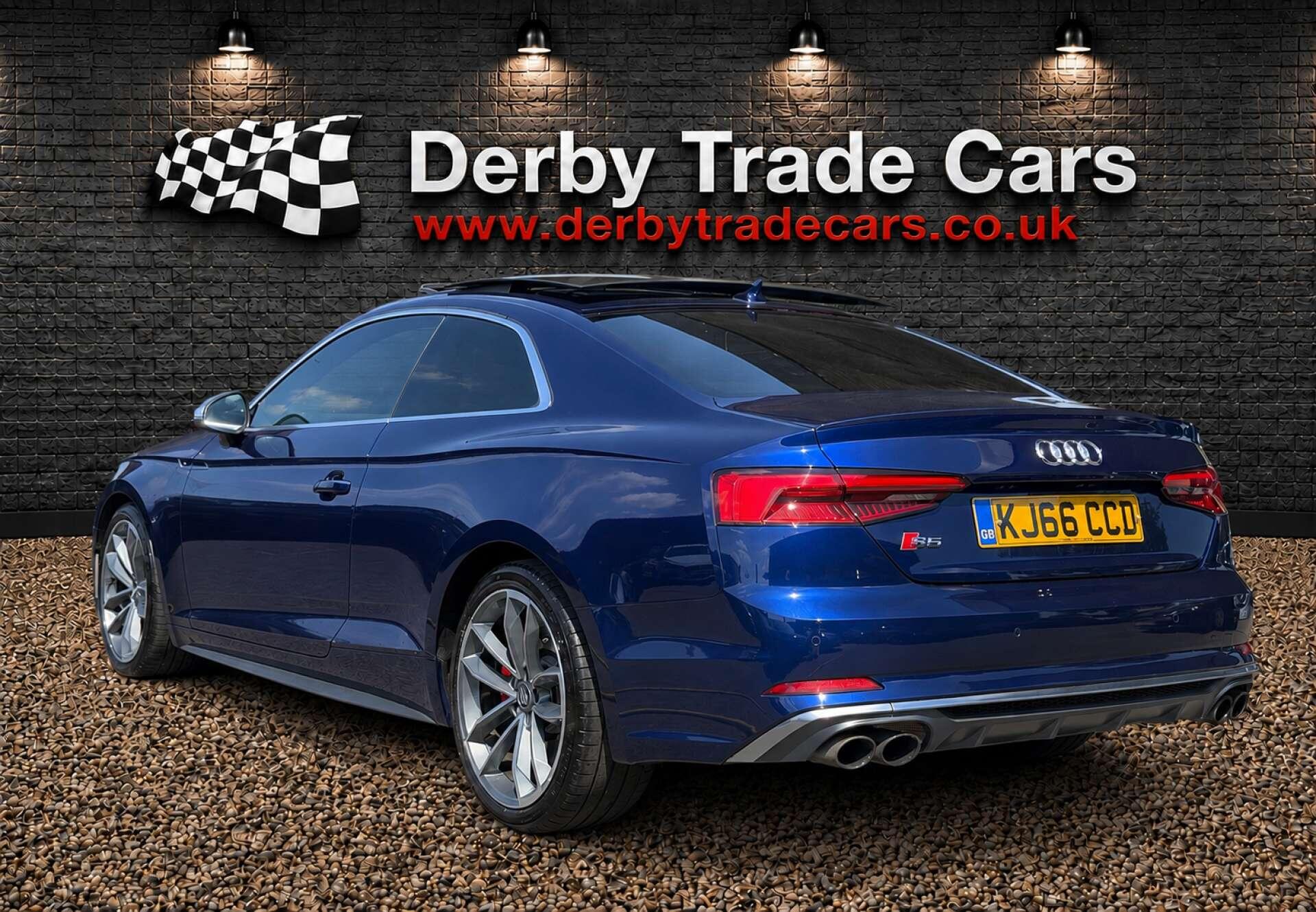 Audi S5 view 8