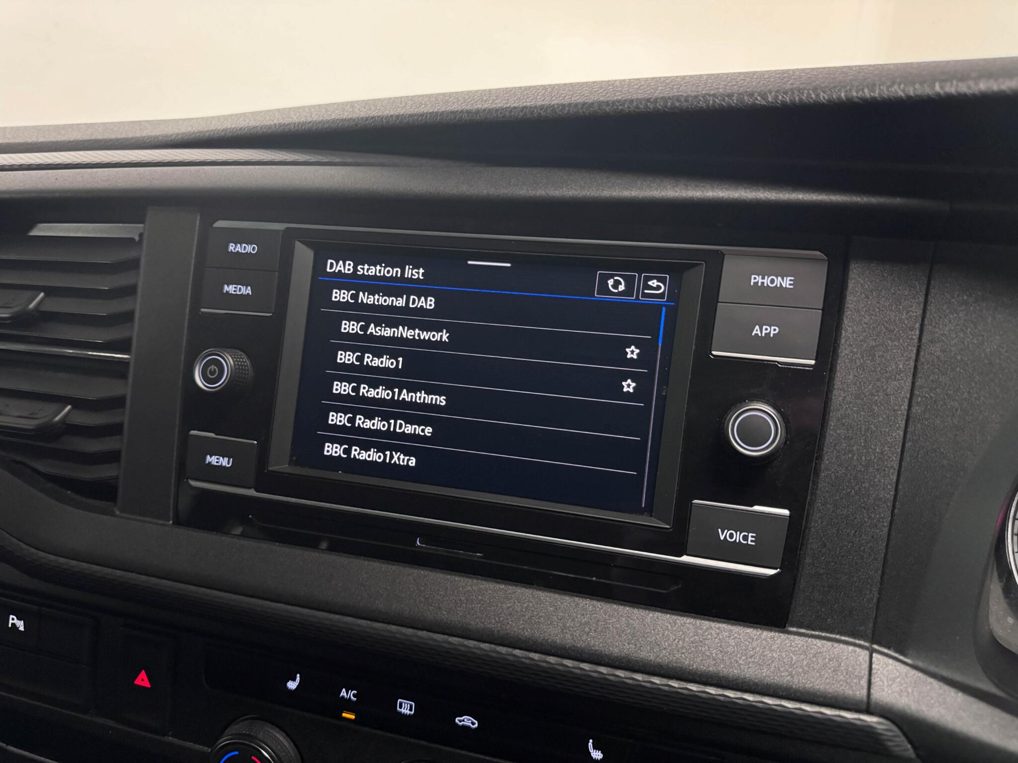 Volkswagen Transporter view 35