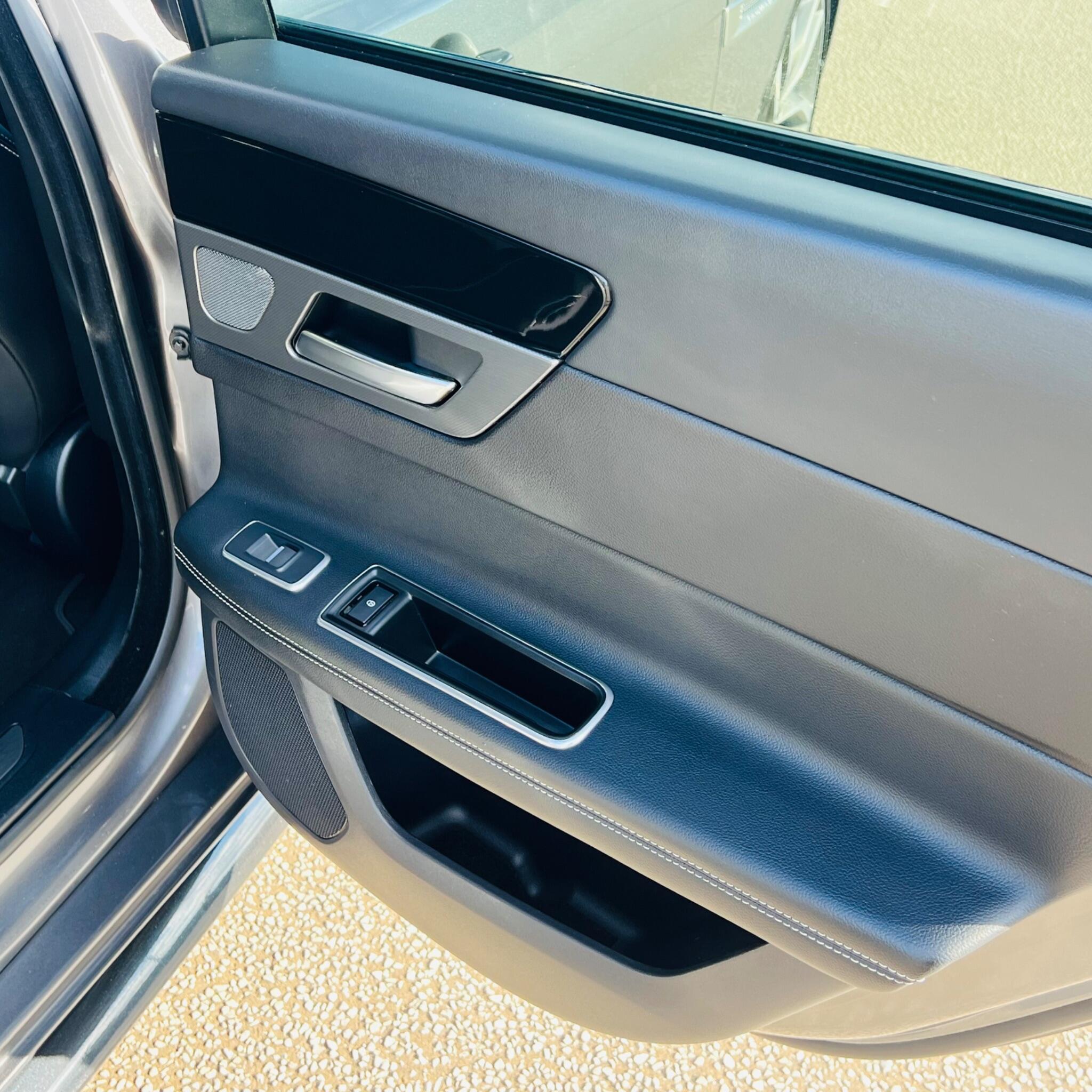 Jaguar XF view 36