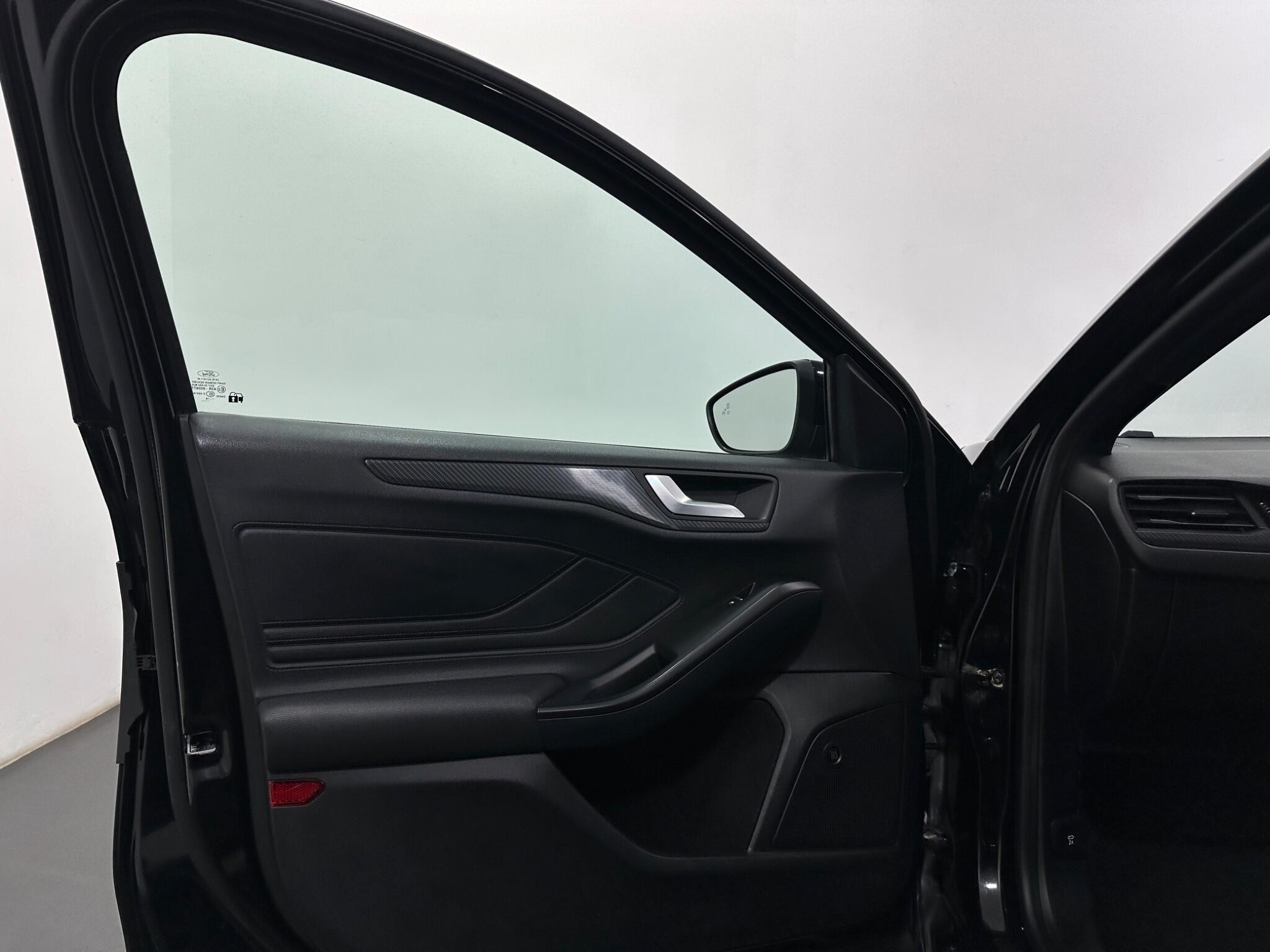 Ford Focus view 34