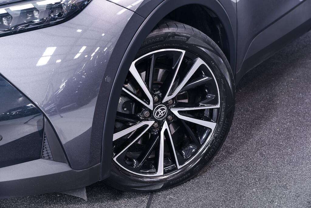 Toyota C-HR view 9