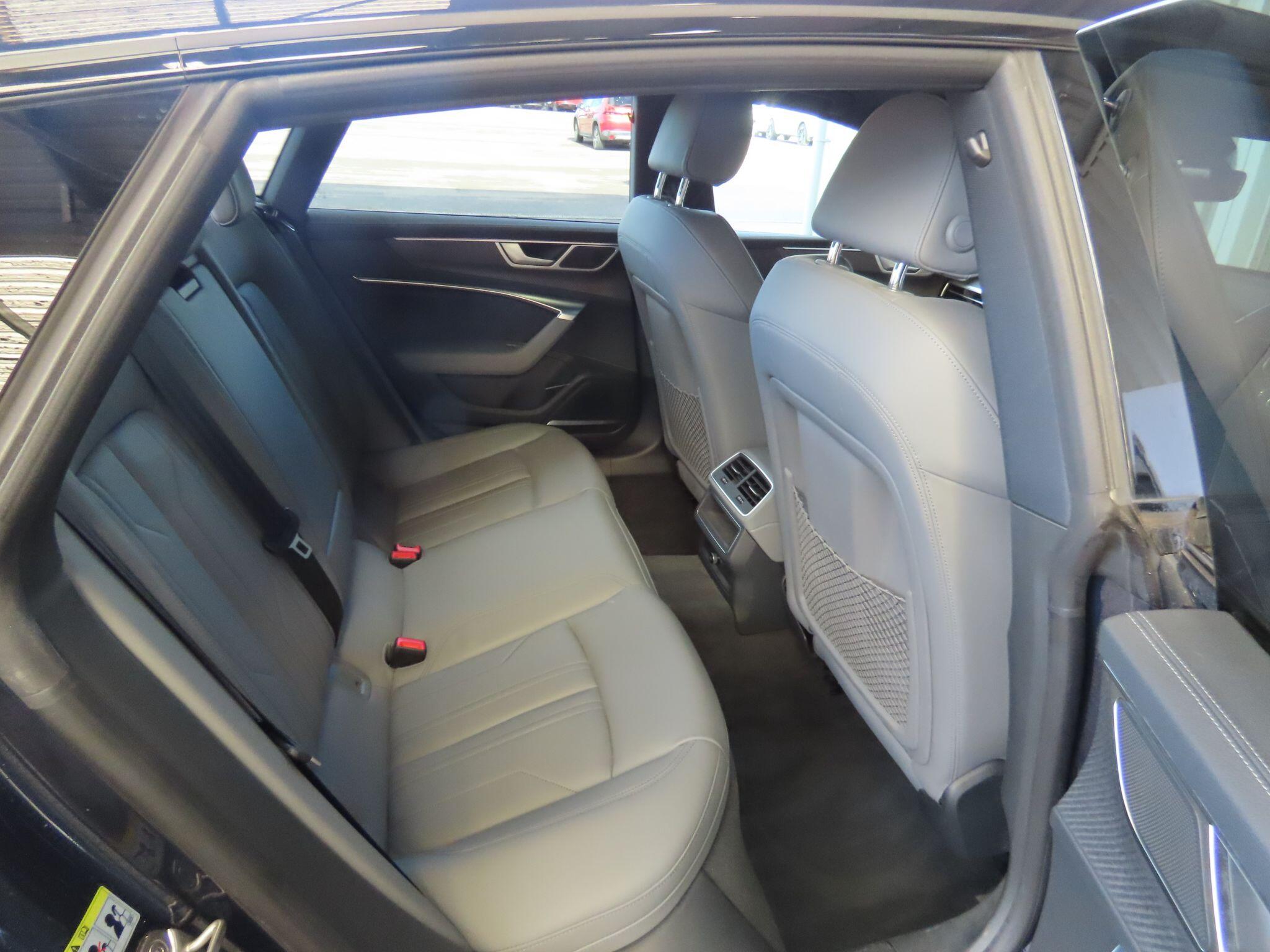 Audi A7 view 8