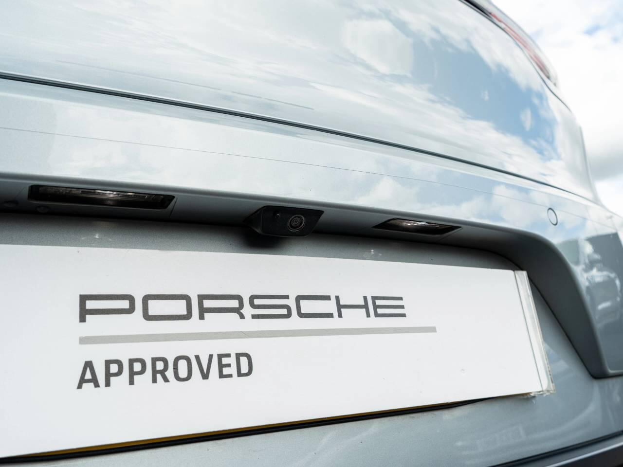 Porsche Macan view 9