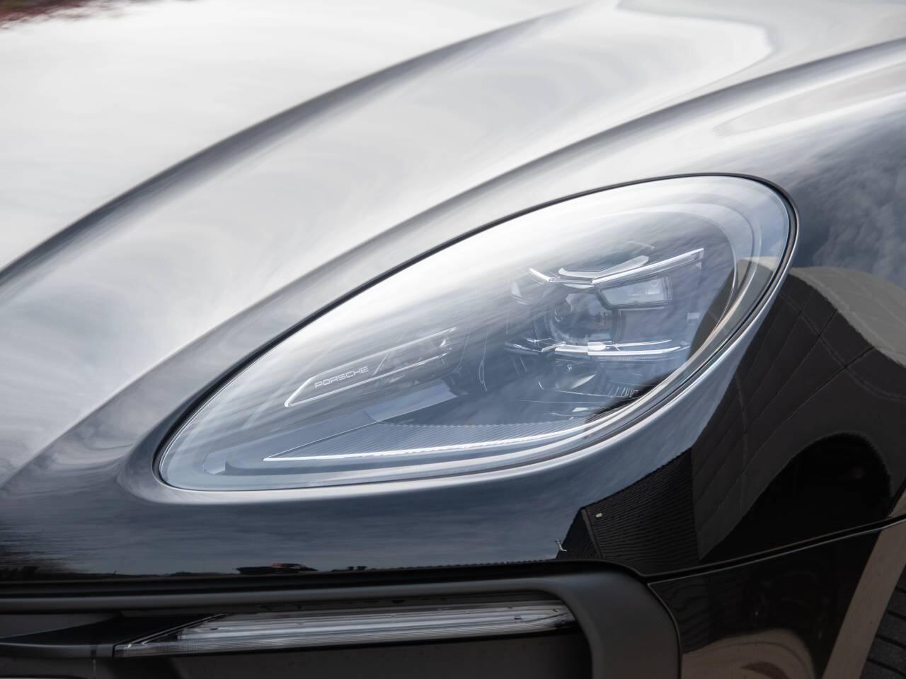 Porsche Macan view 8