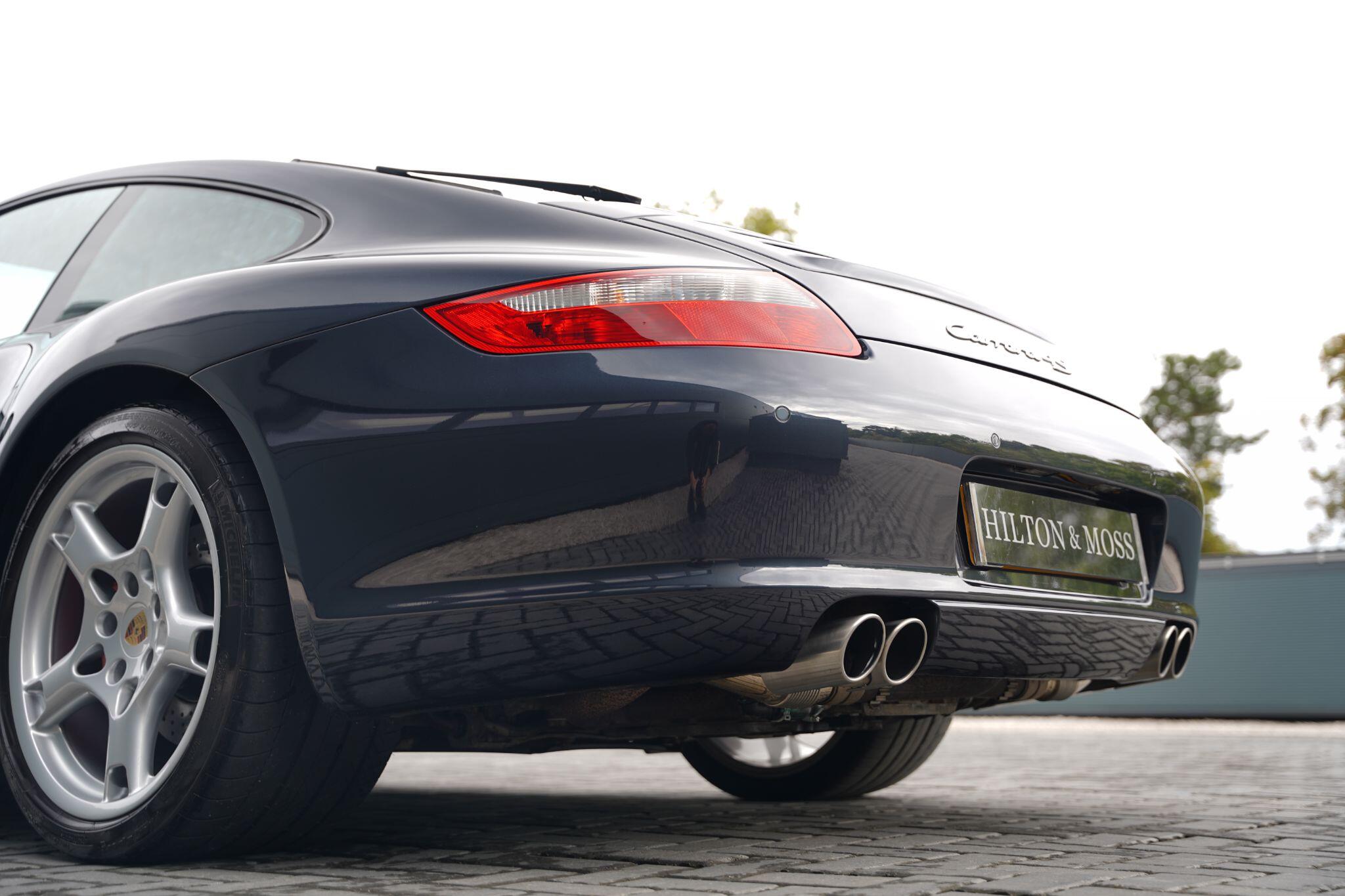 Porsche 911 view 61
