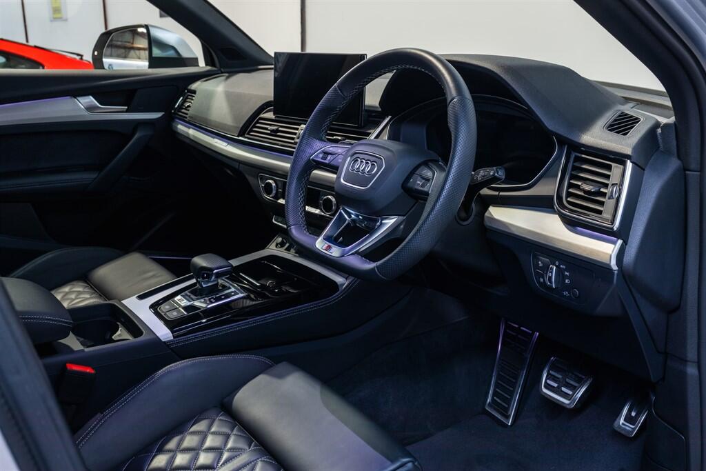Audi SQ5 view 8