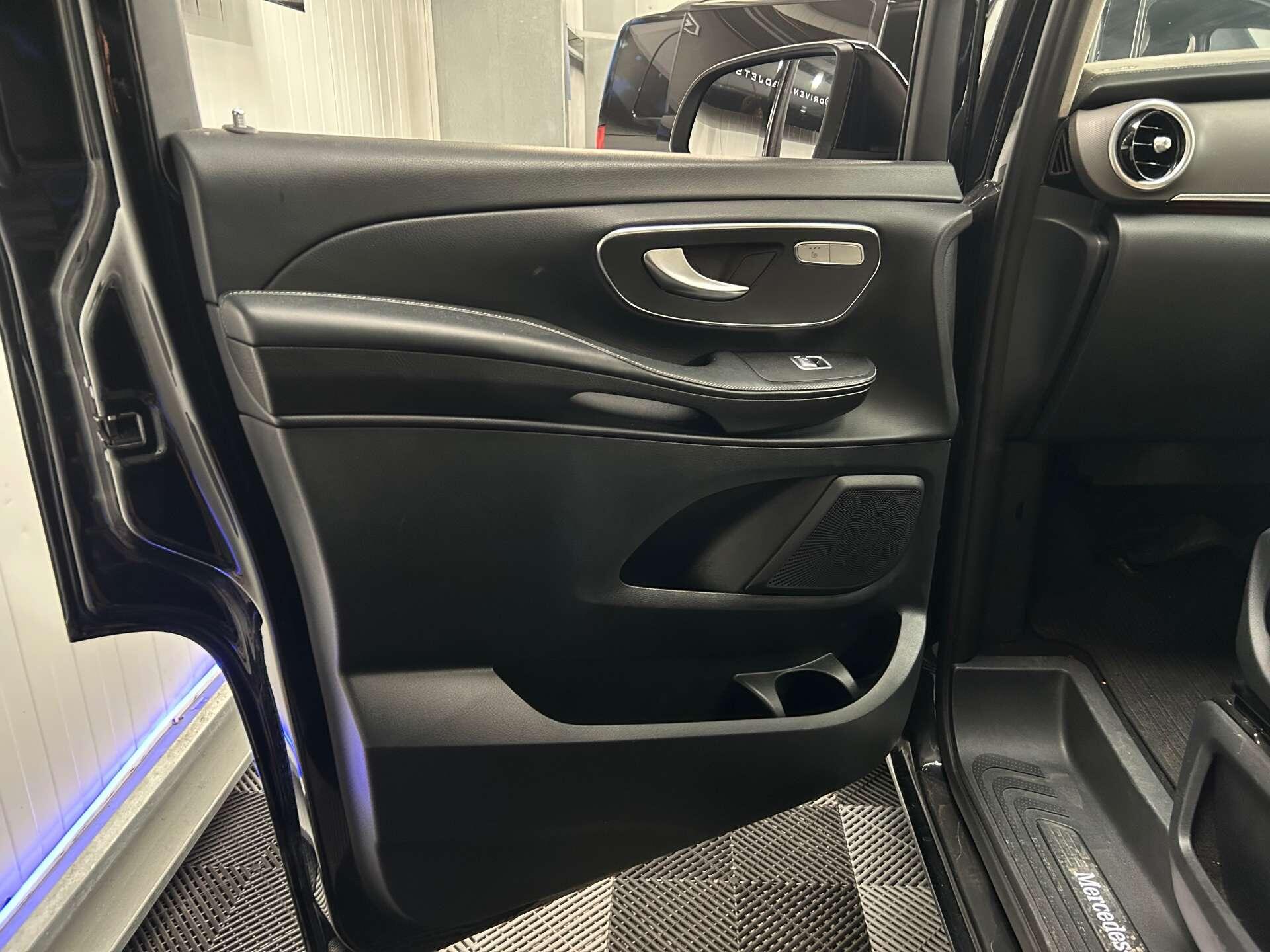 Mercedes-Benz V Class view 33